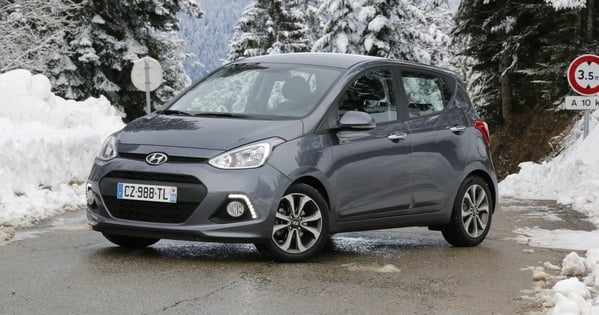 2014-Hyundai-i10 on snowy road