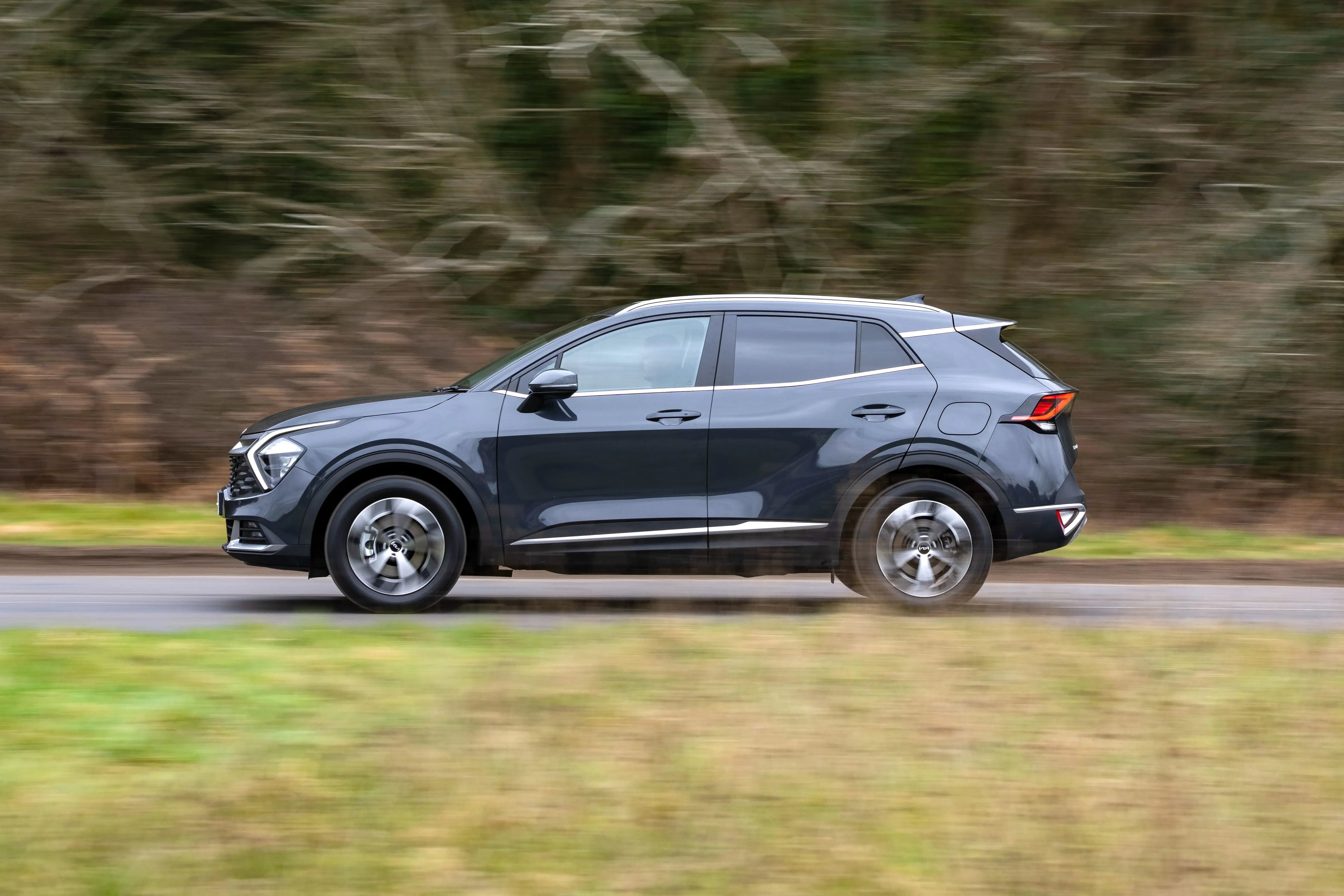 Black-Kia-Sportage-side-3
