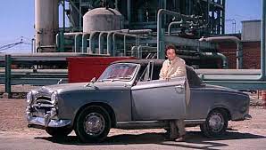 Columbo getting into his Peugeot 403