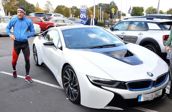 Conor-McGregors-BMW-i8