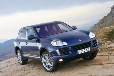 Dark blue Porsche Cayenne MK1