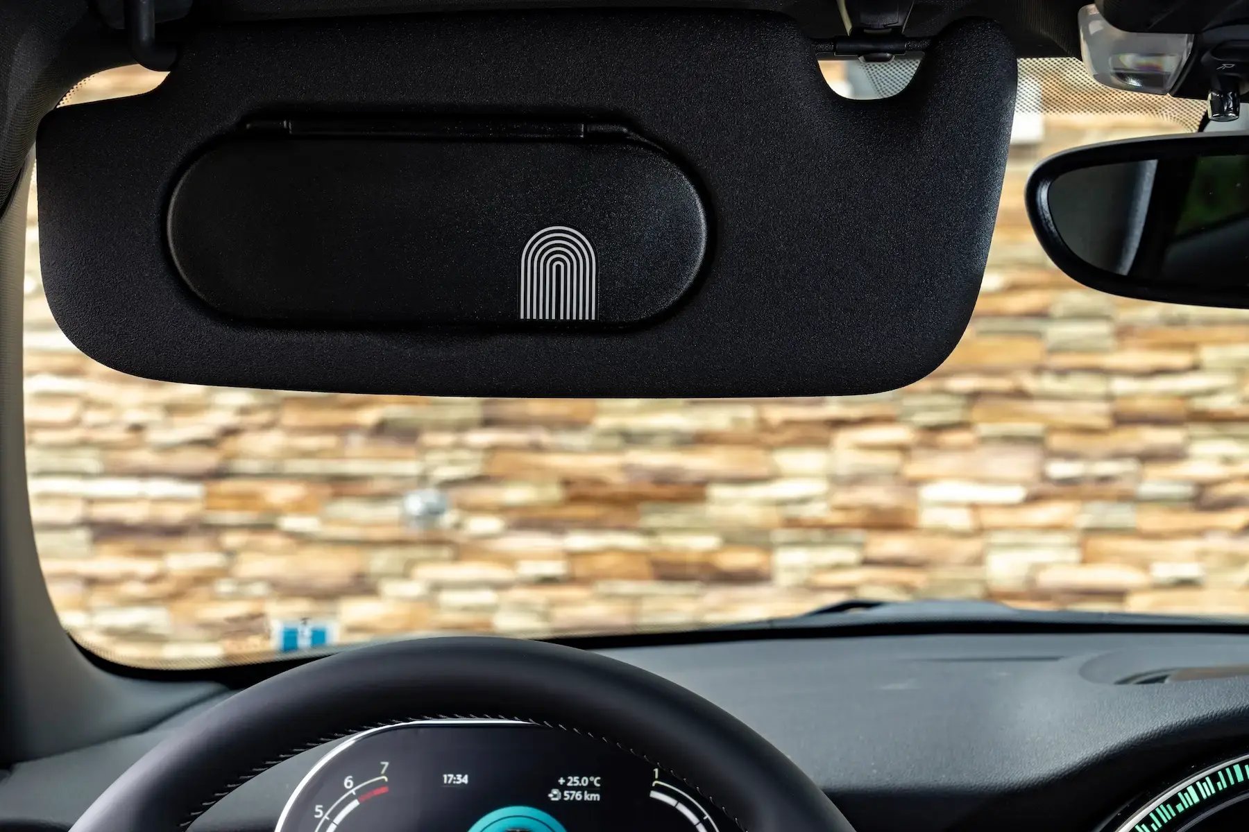 Hack 6_MINI_Cooper_S_3-door_Multitone_Edition sun visor
