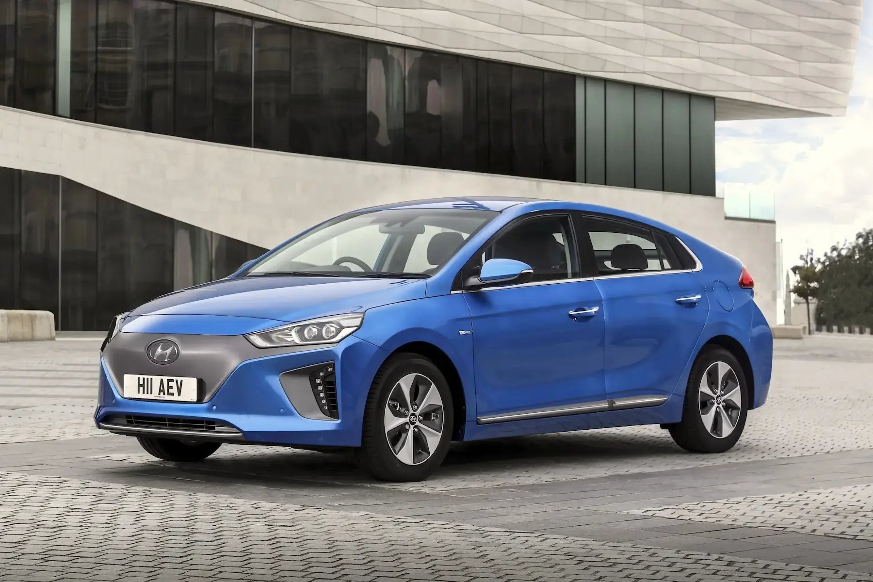 Hyundai-Ioniq-Electric-parked