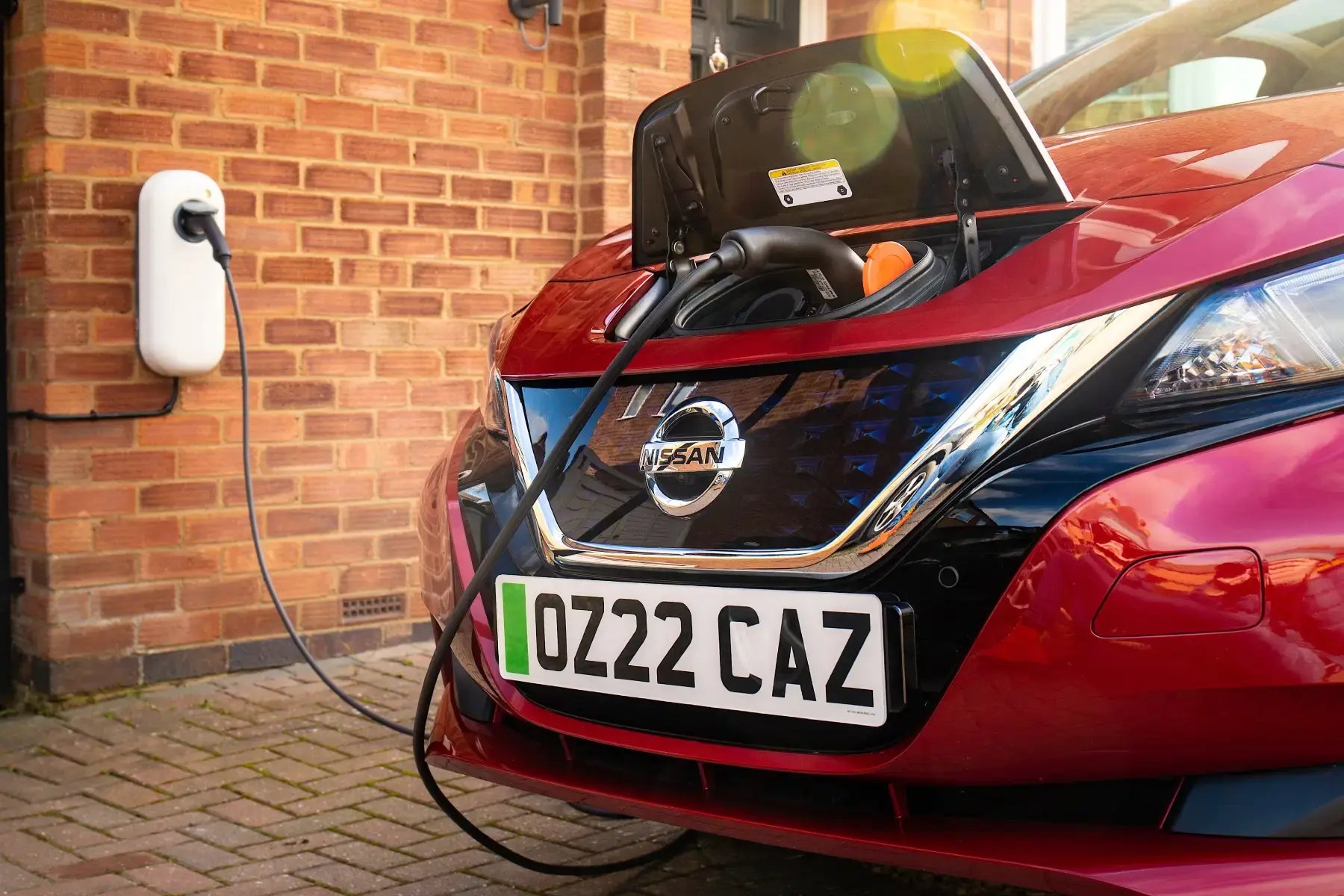 Nissan-Leaf-charging