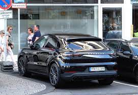 Black Porsche Cayenne 