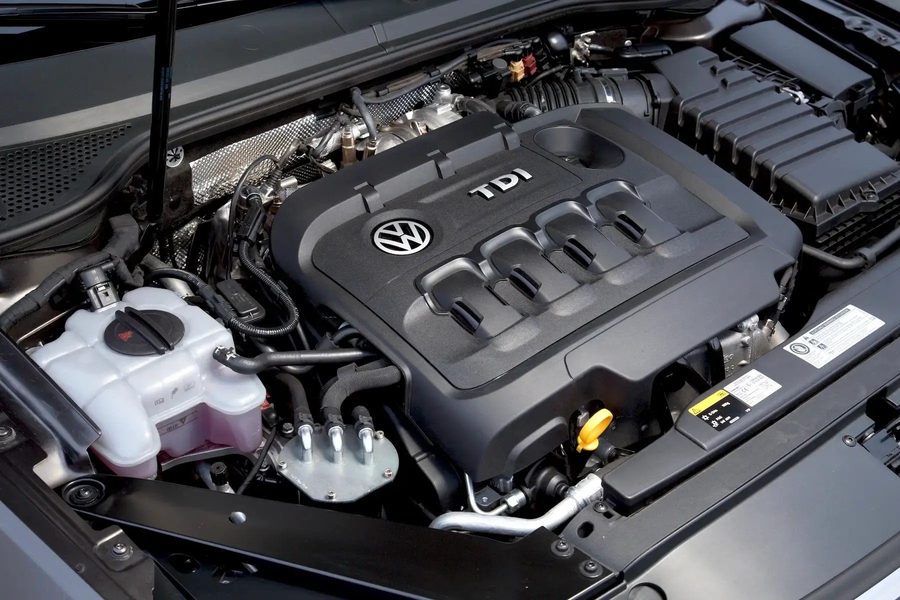 Volkswagen-Golf-diesel-engine