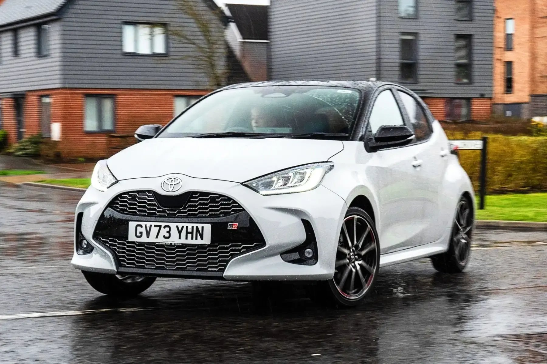 White-toyota-yaris-dynamic