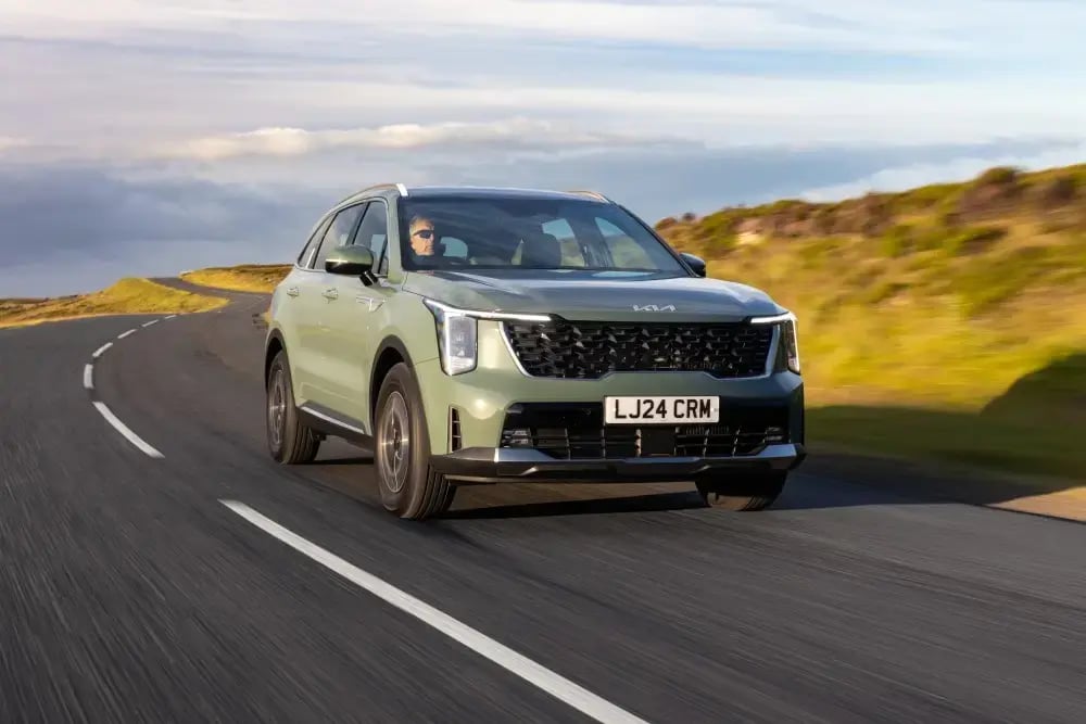 army-green-kia-large-suv-front-dynamic