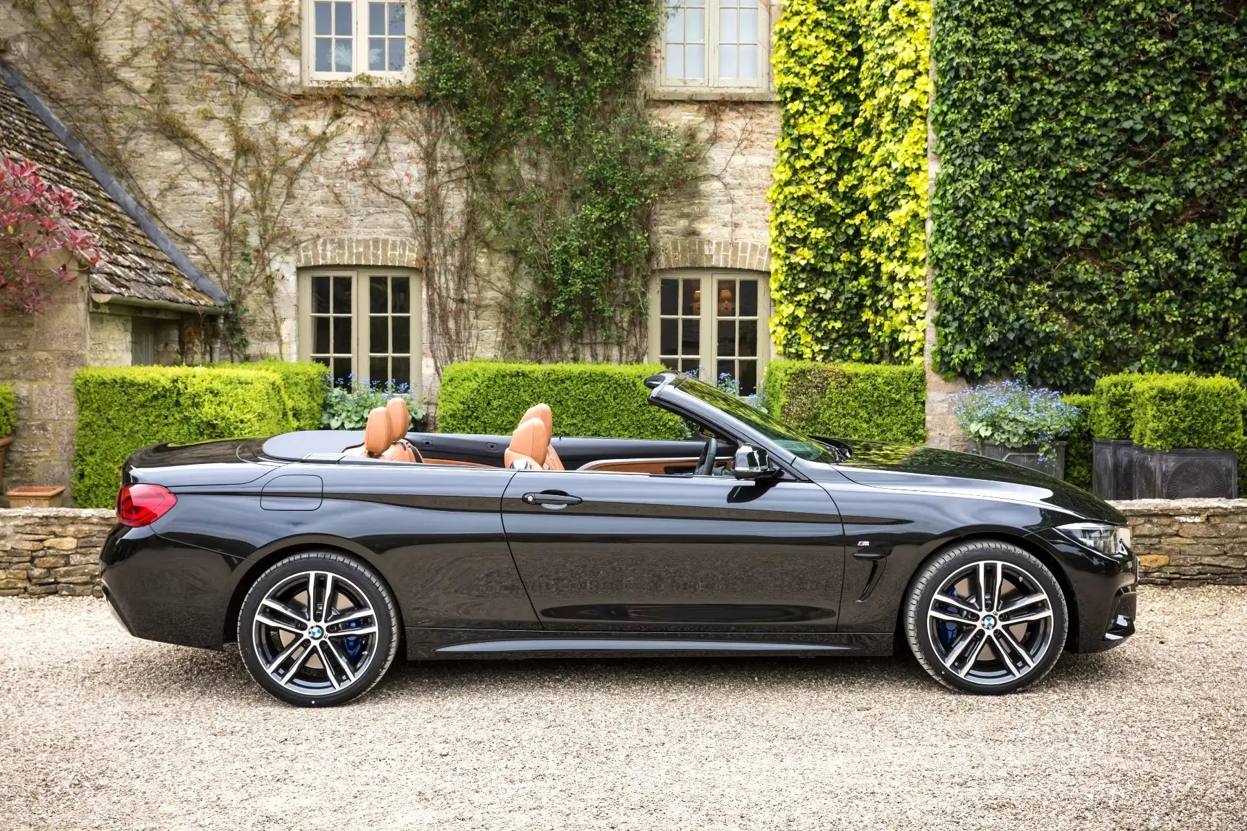 black-BMW-4 Series-Convertible-parked