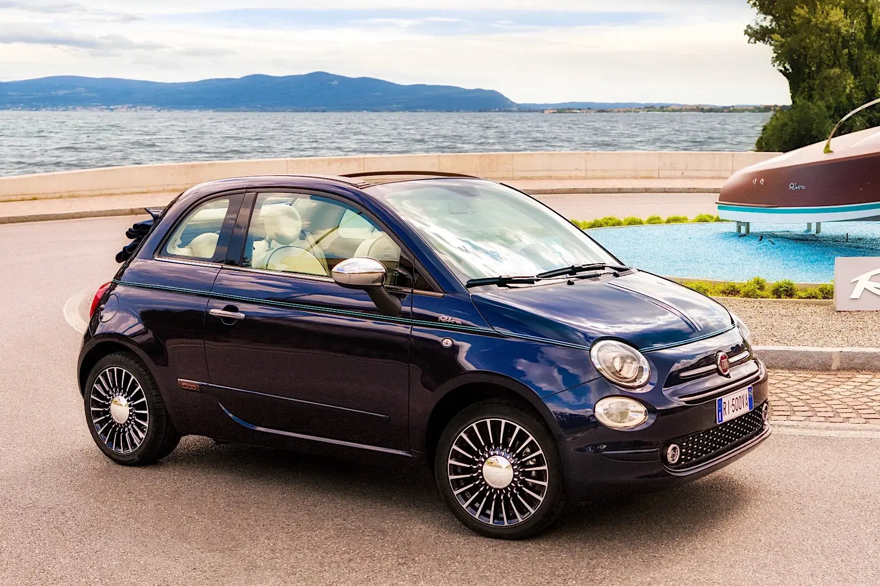 black-Fiat-500C-parked