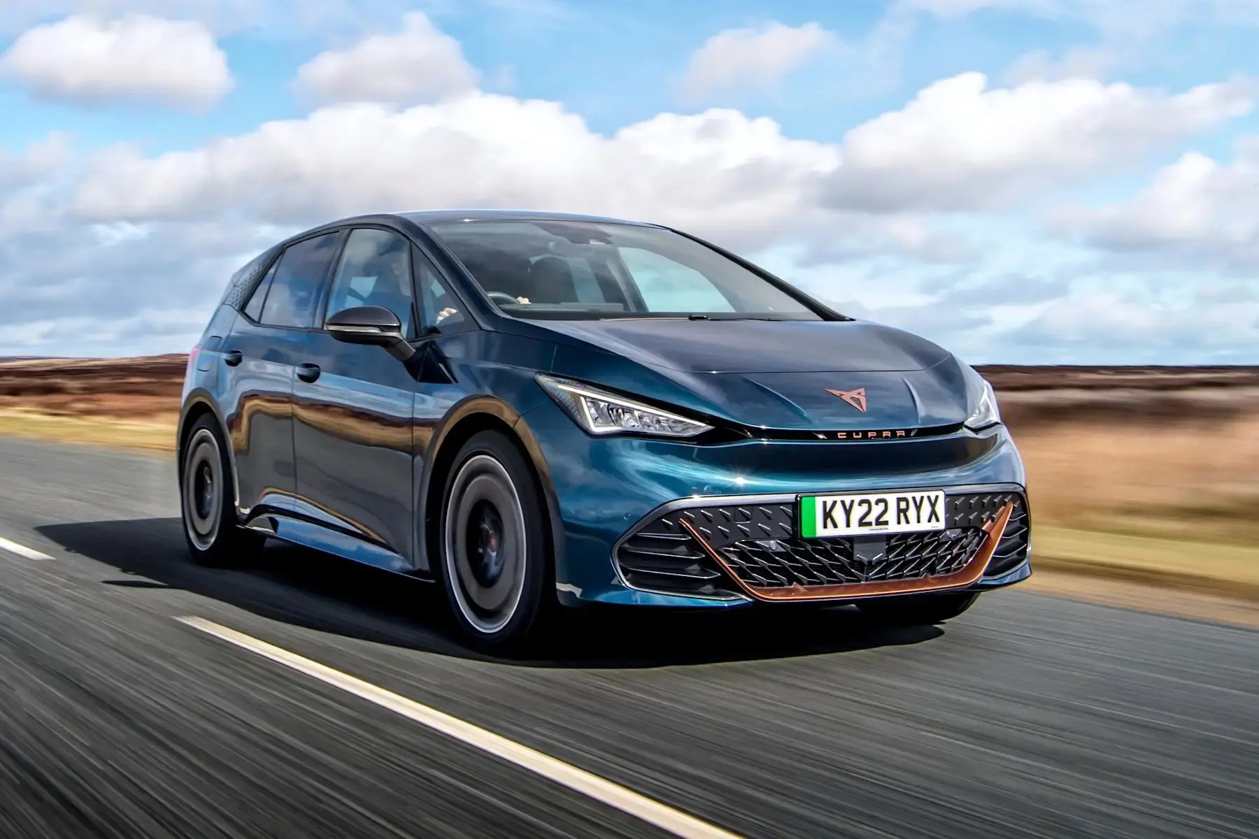 blue-Cupra-Born-dynamic