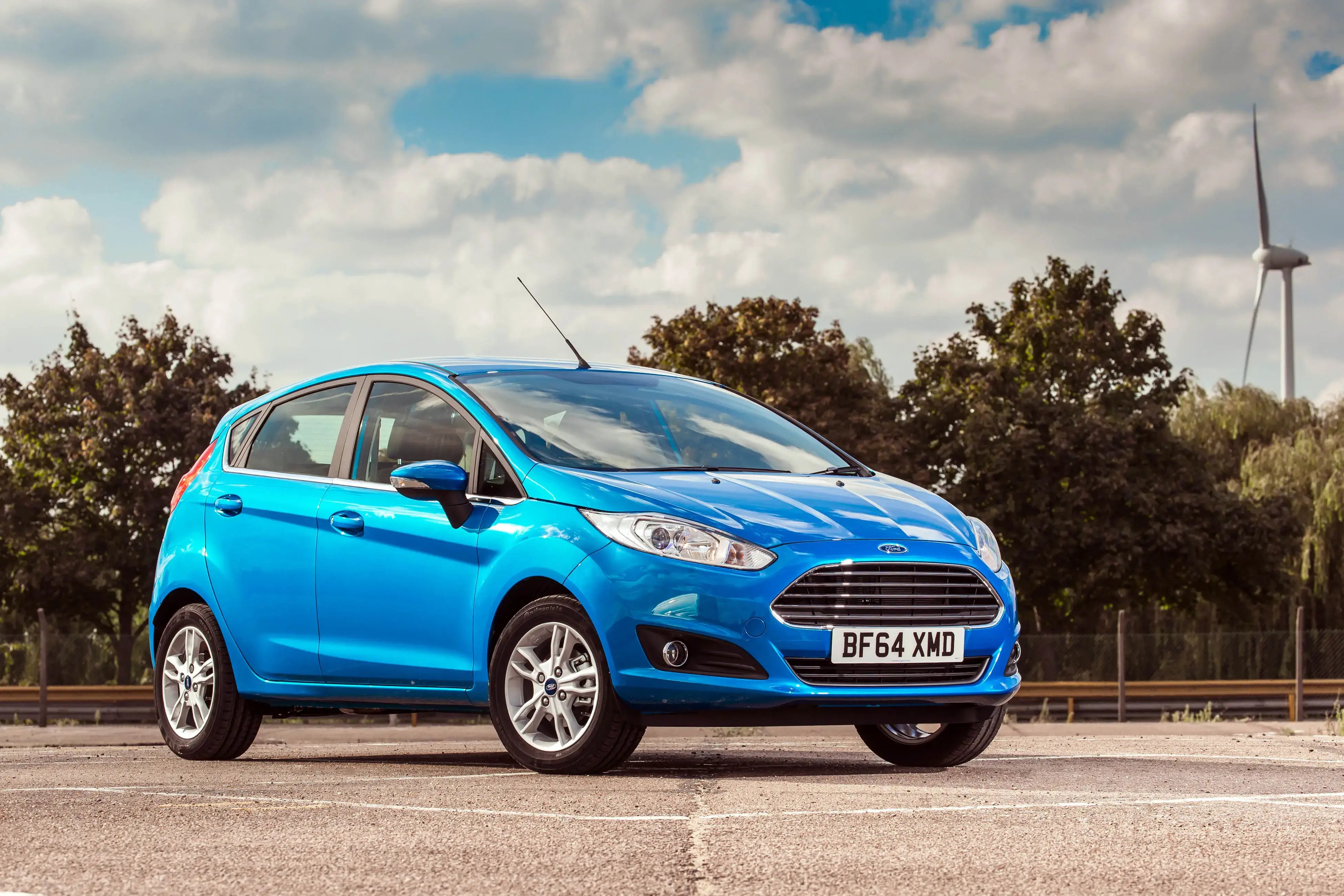 blue-Ford-Fiesta-parked-front