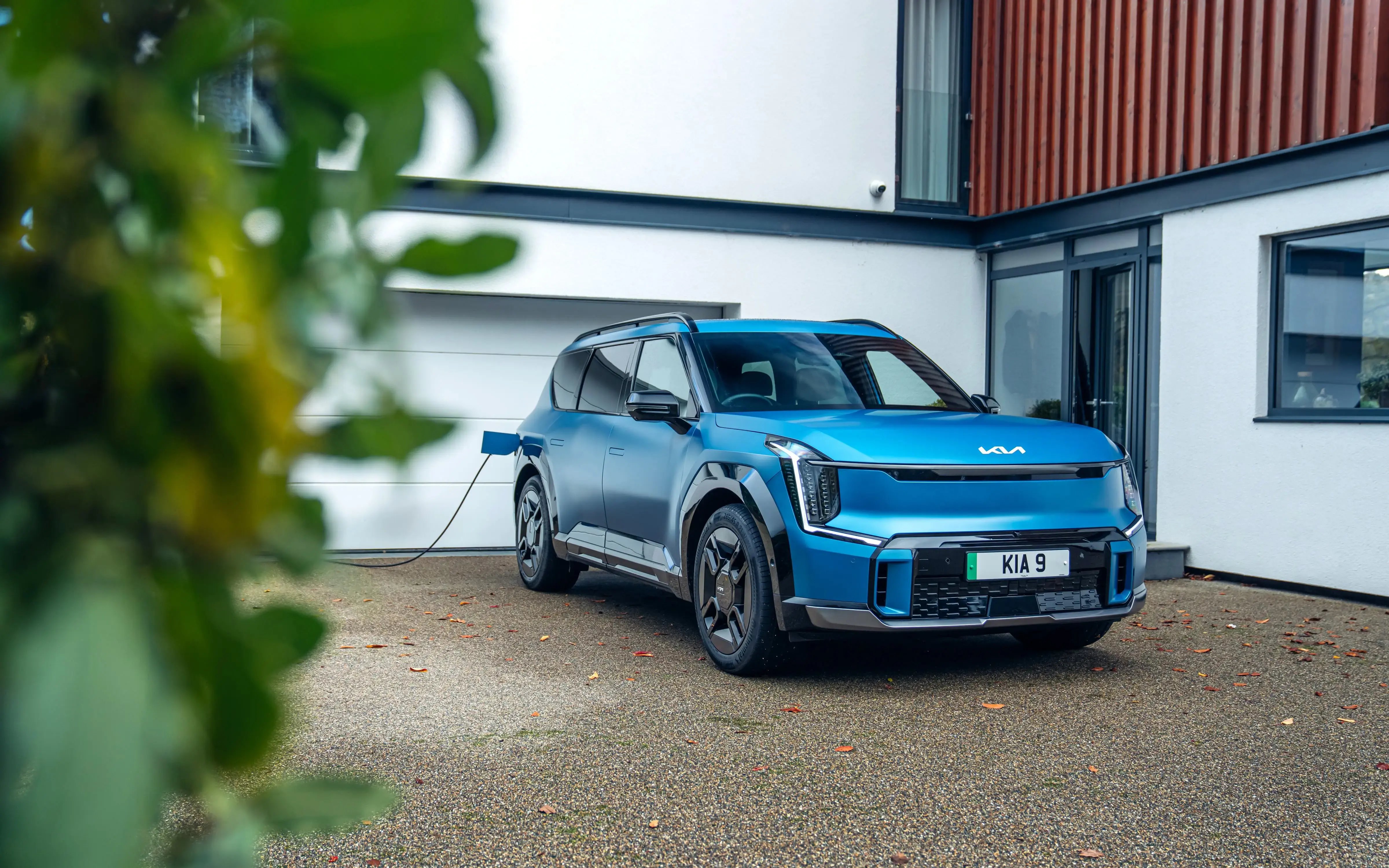 blue-Kia-EV9-charging