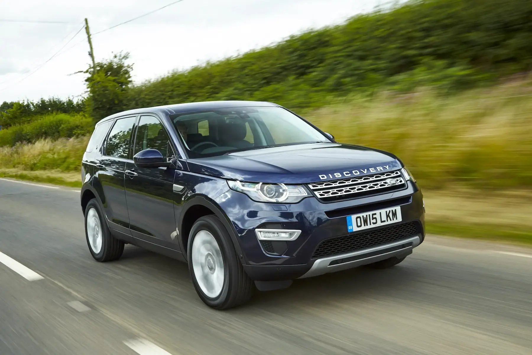 blue-Land-Rover-Discovery-Sport-dynamic-front