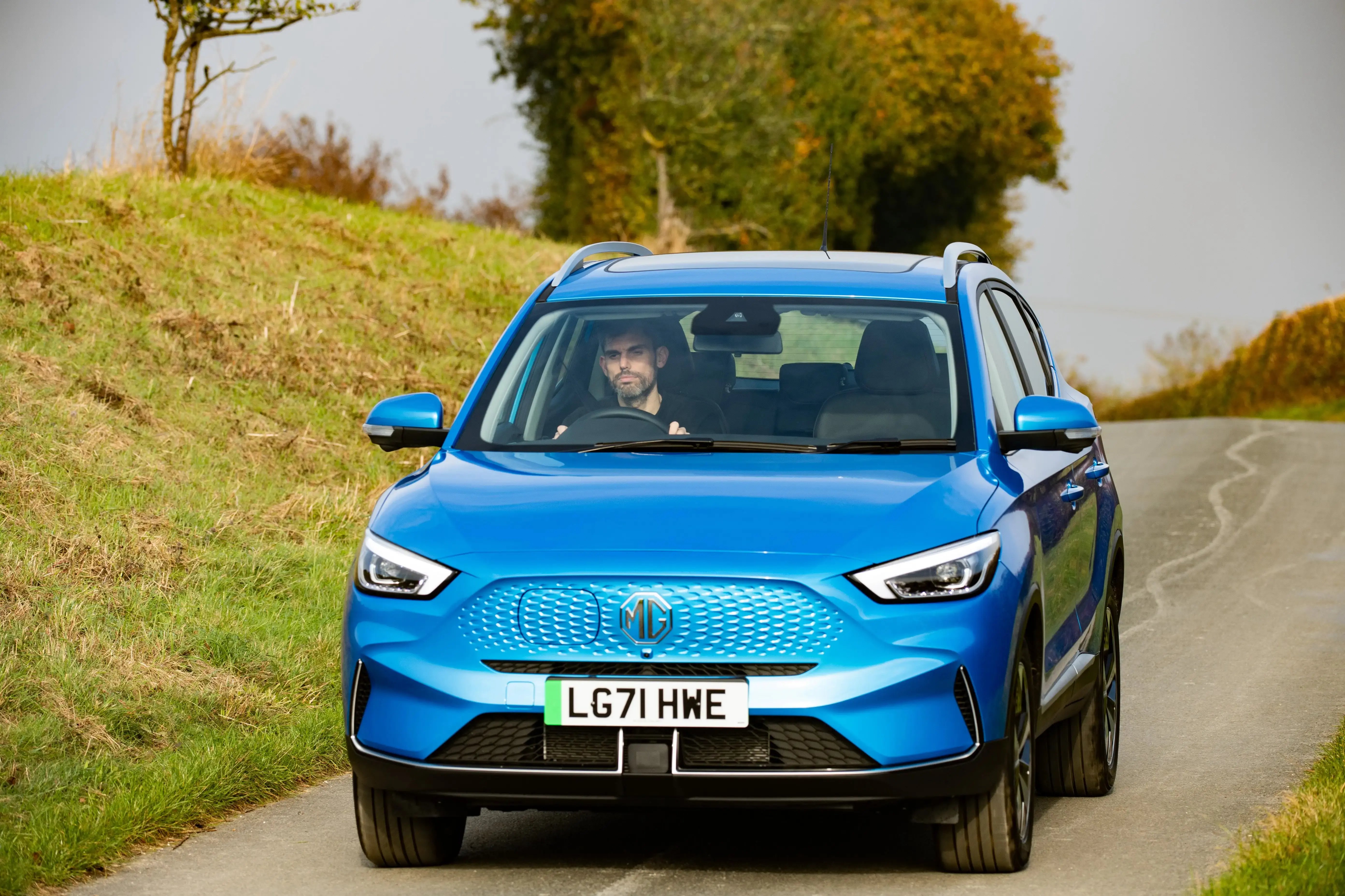 blue-MG-ZS-EV-dynamic-front