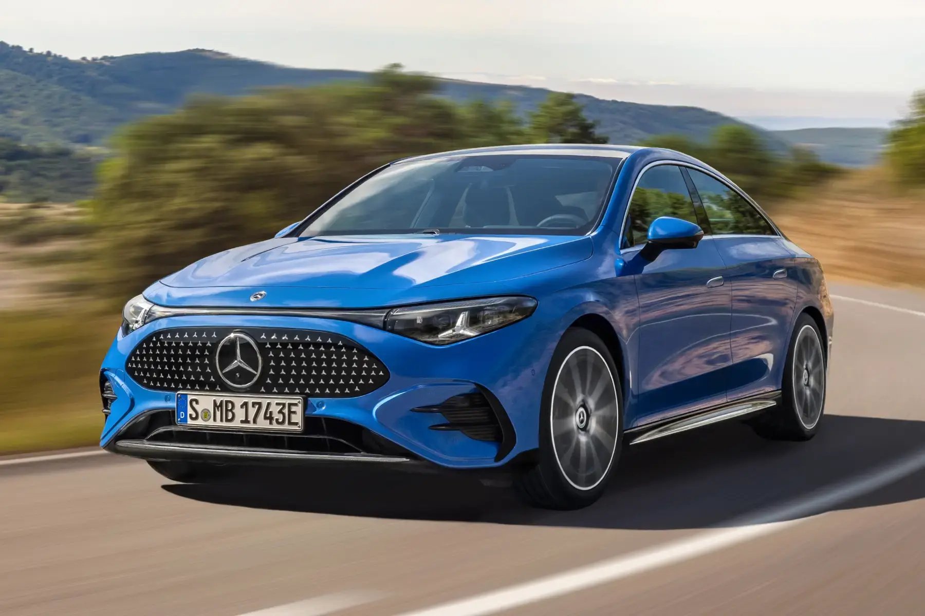 blue-Mercedes-Benz-CLA-dynamic