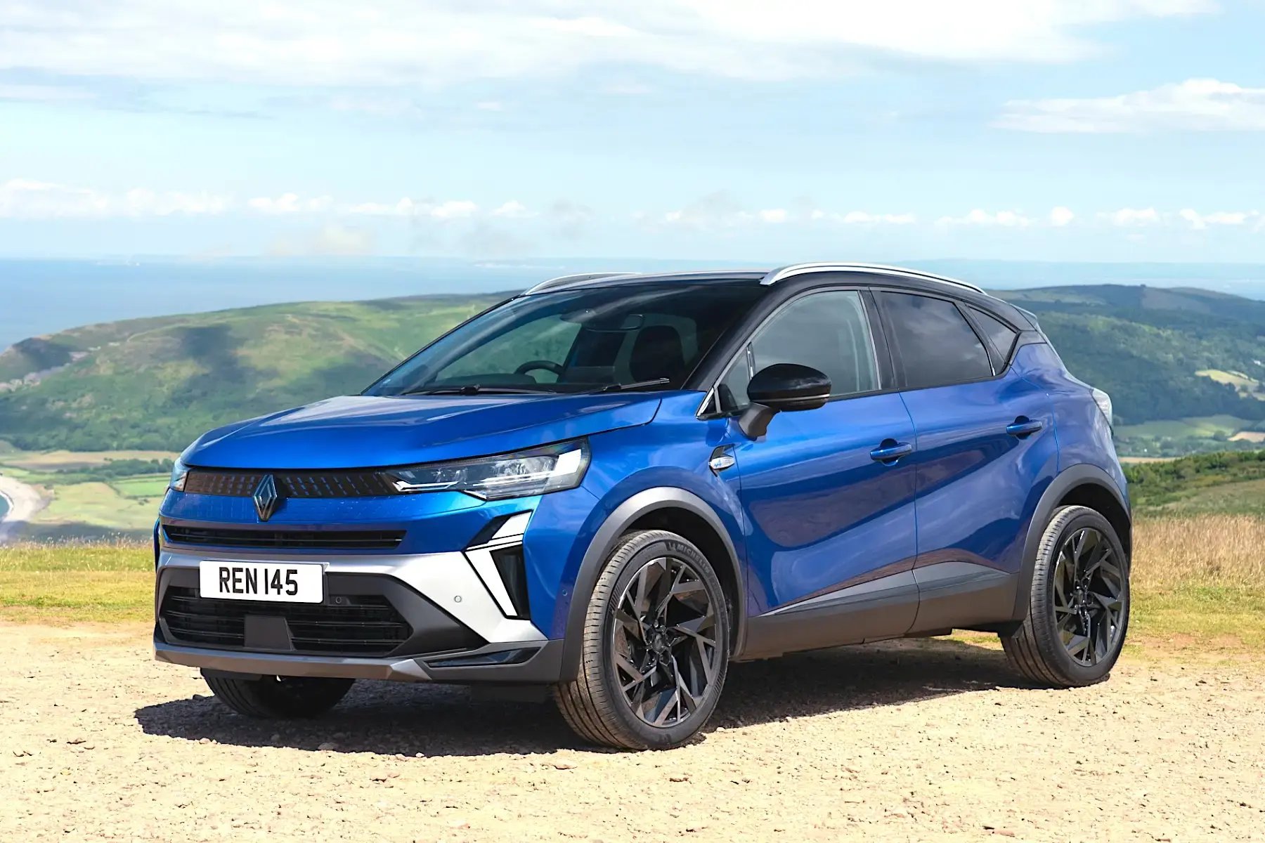 blue-Renault-Captur-parked