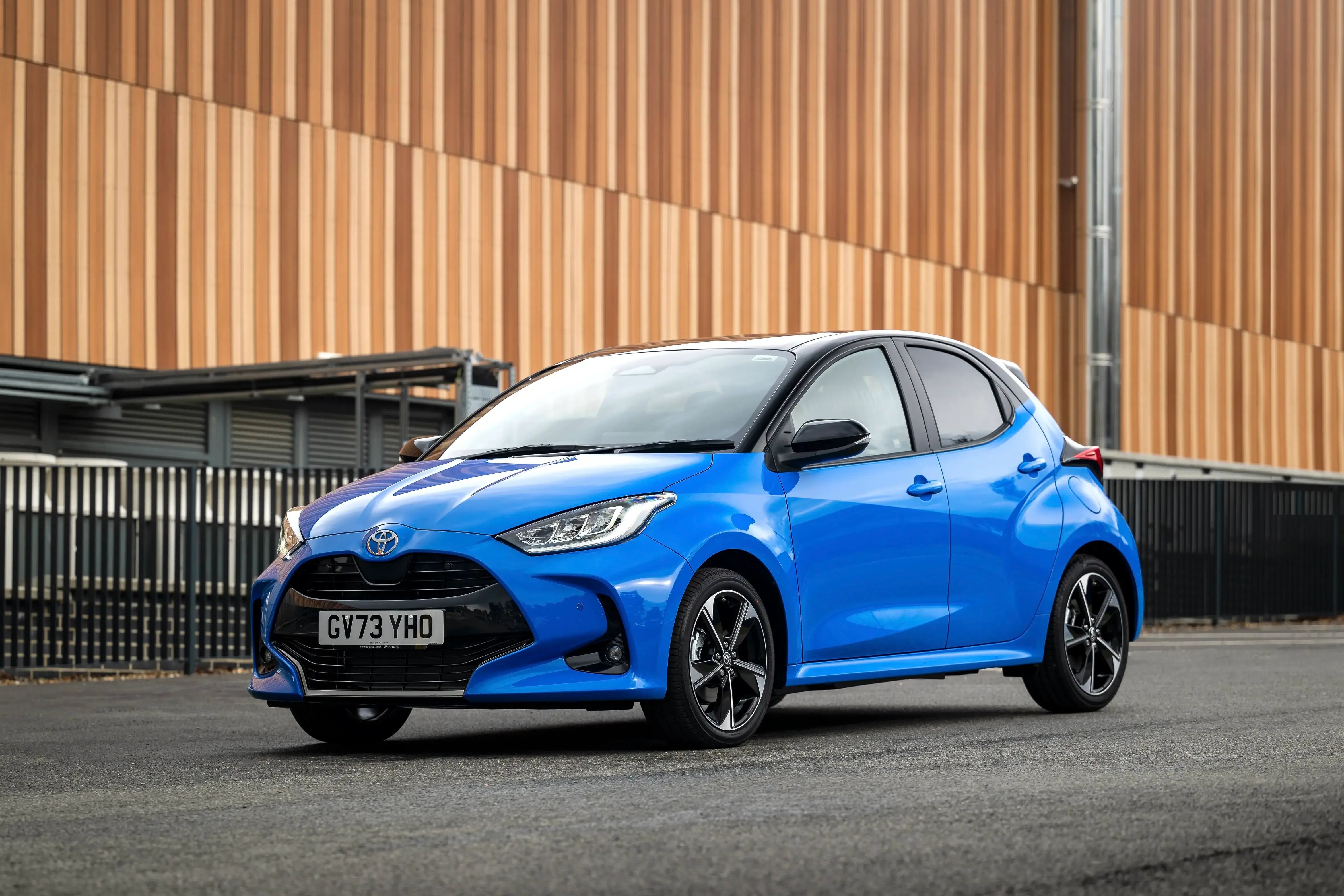 blue-Toyota-Yaris-parked