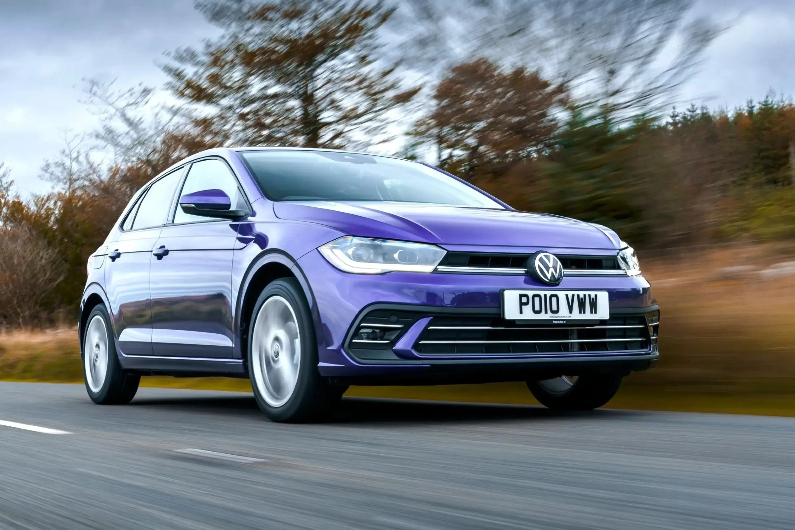 blue-Volkswagen-Polo-dynamic-bottom-front