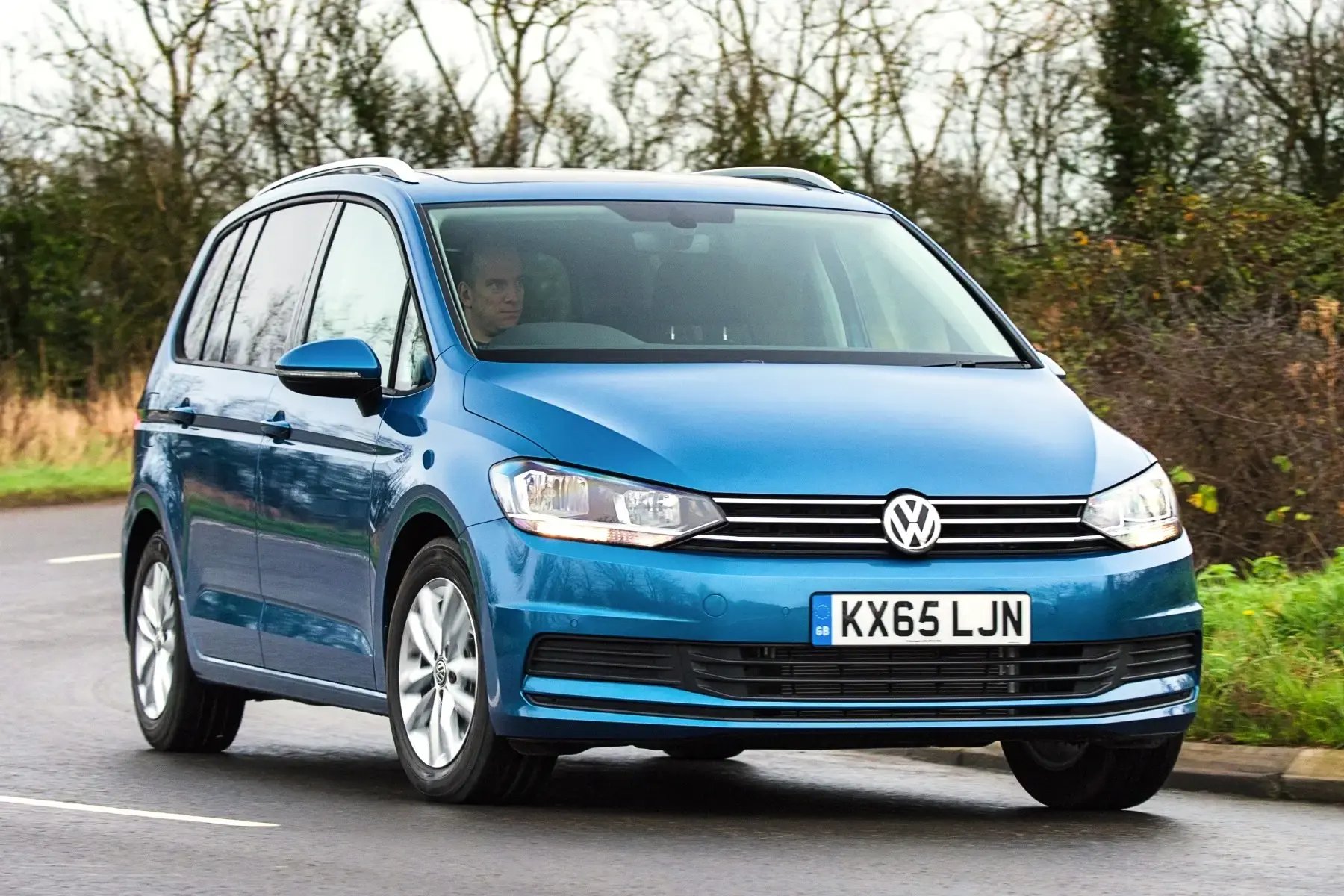 blue-Volkswagen-Touran-front