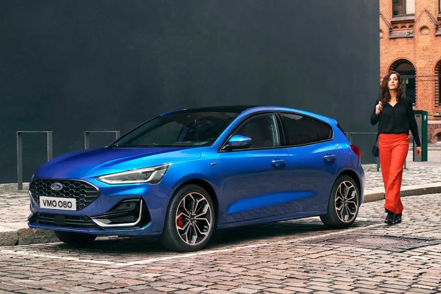 blue-ford-focus-parked