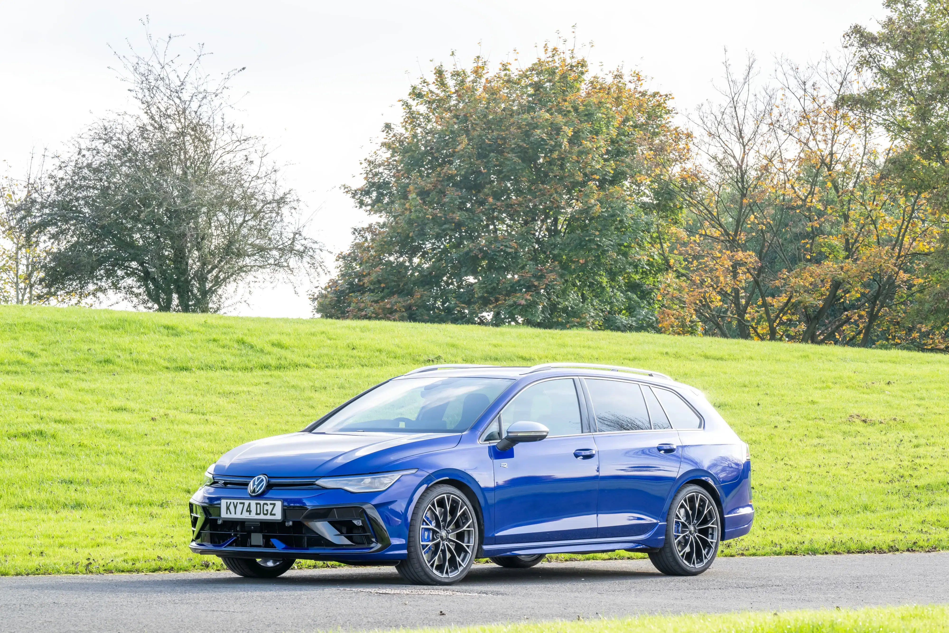 blue-volkwagen-golf-estate-side-left-facing