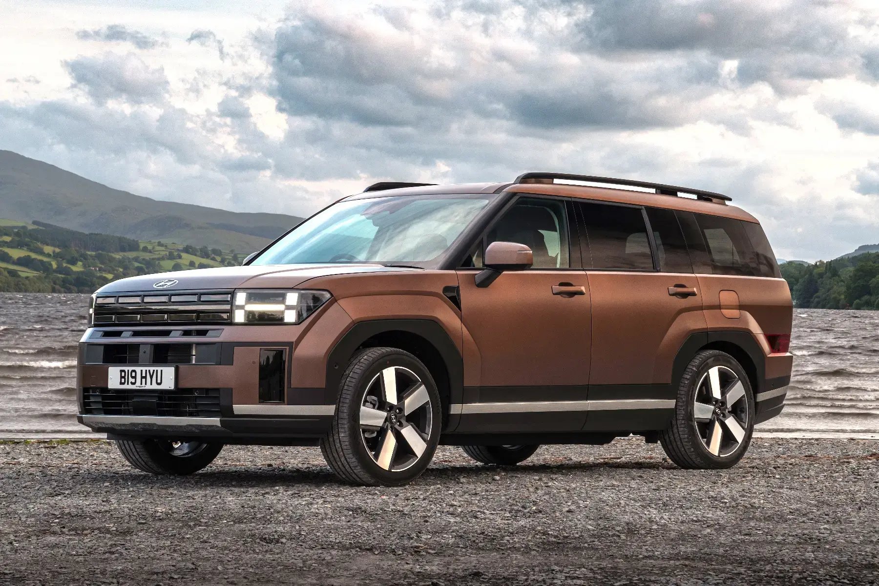 brown-Hyundai-Santa-Fe-side