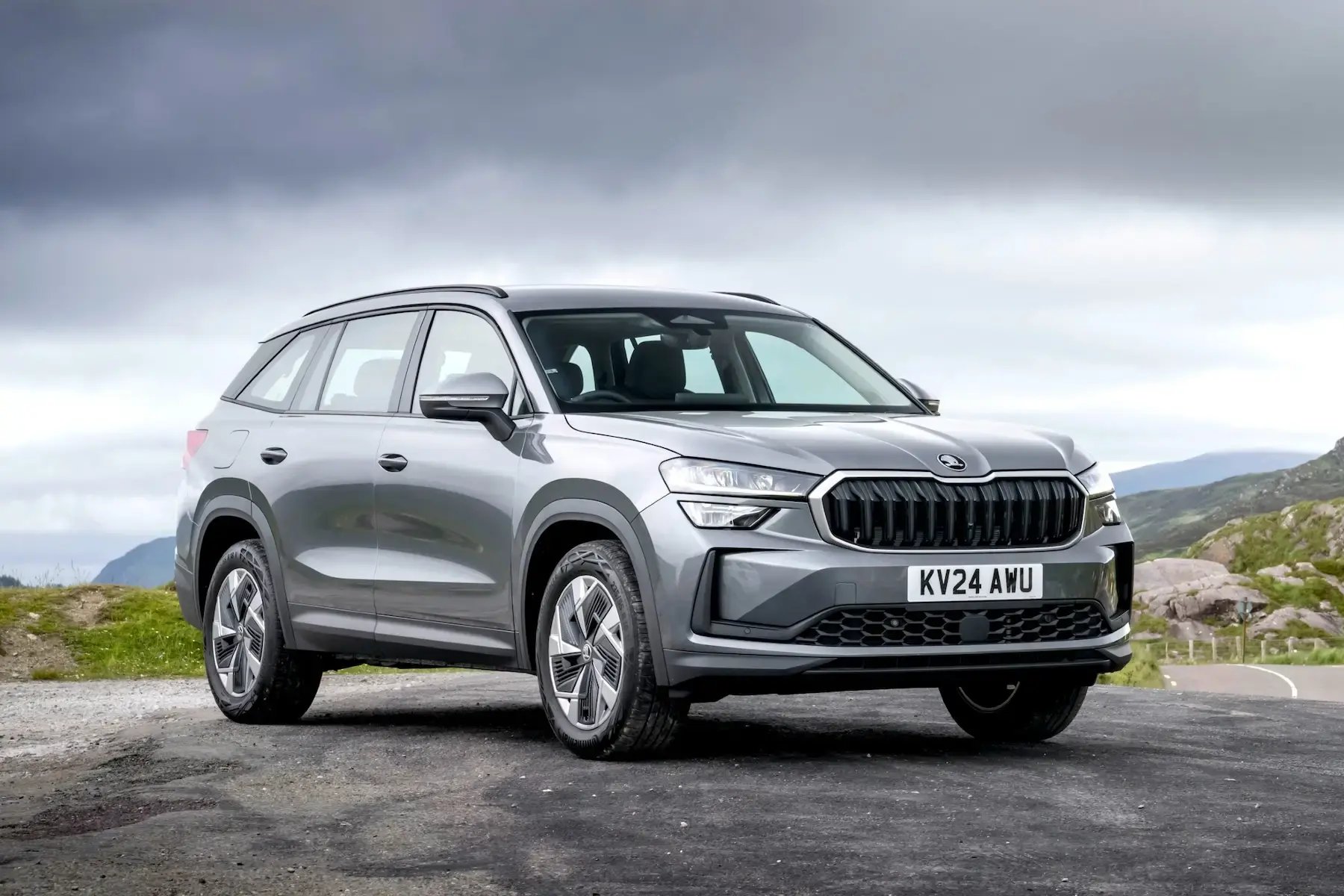 charcoal-grey-Skoda-Kodiaq-parked-front