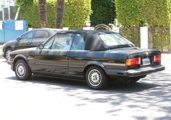 cops-pull-over-twilight-robert-pattinson-he-drives-a-bmw-e30-convertible-photo-gallery_1