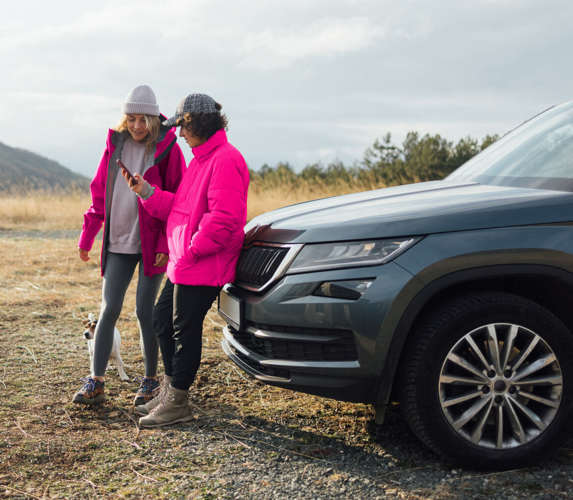 couple-walking-next-to-car-desktop