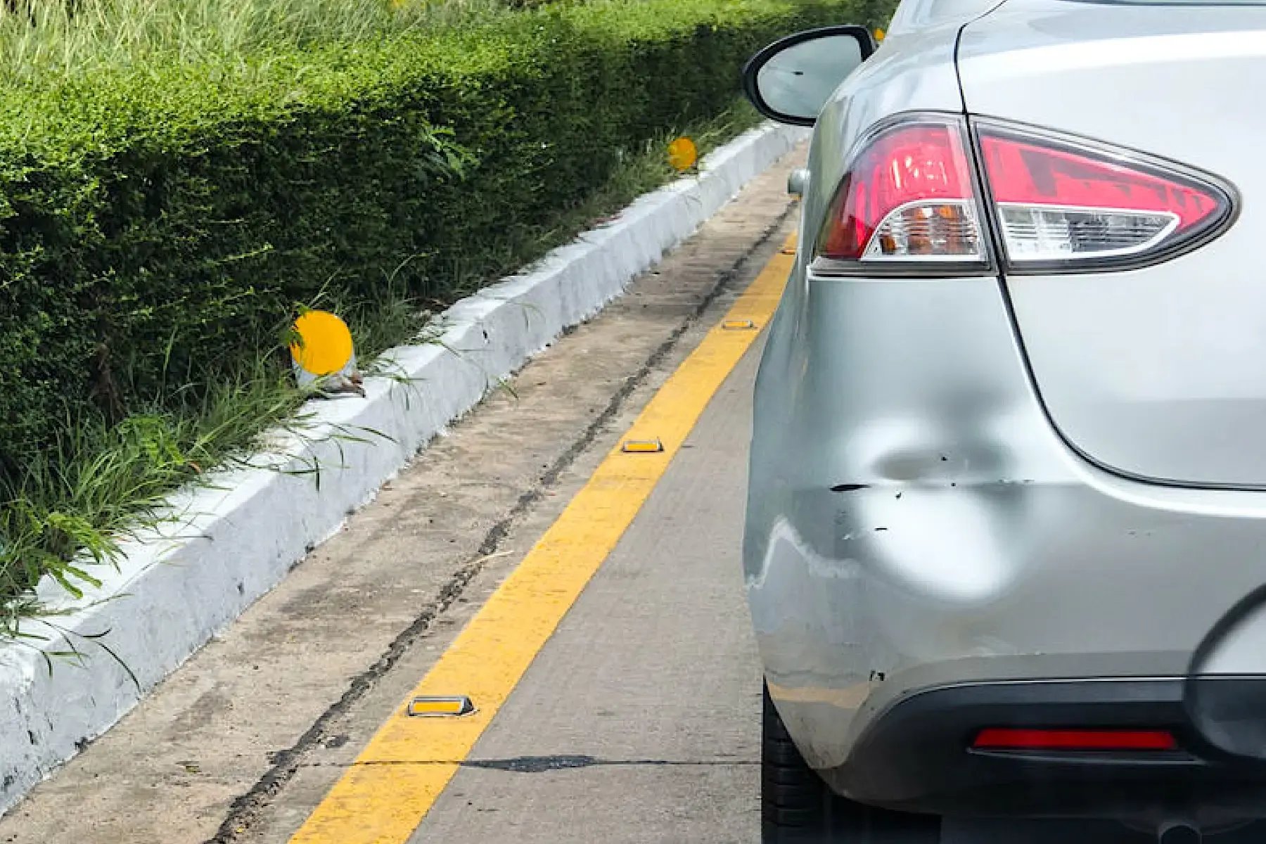 dent-close-up-rear-car