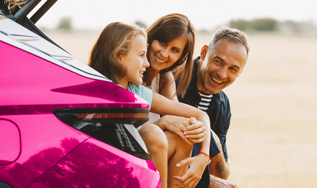 family-in-car-boot-desktop