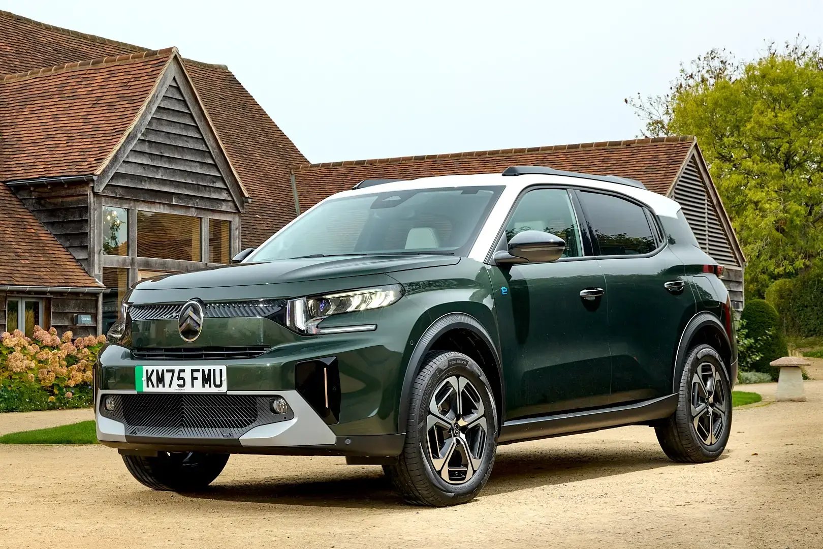 green-Citroen-C3-Aircross-parked