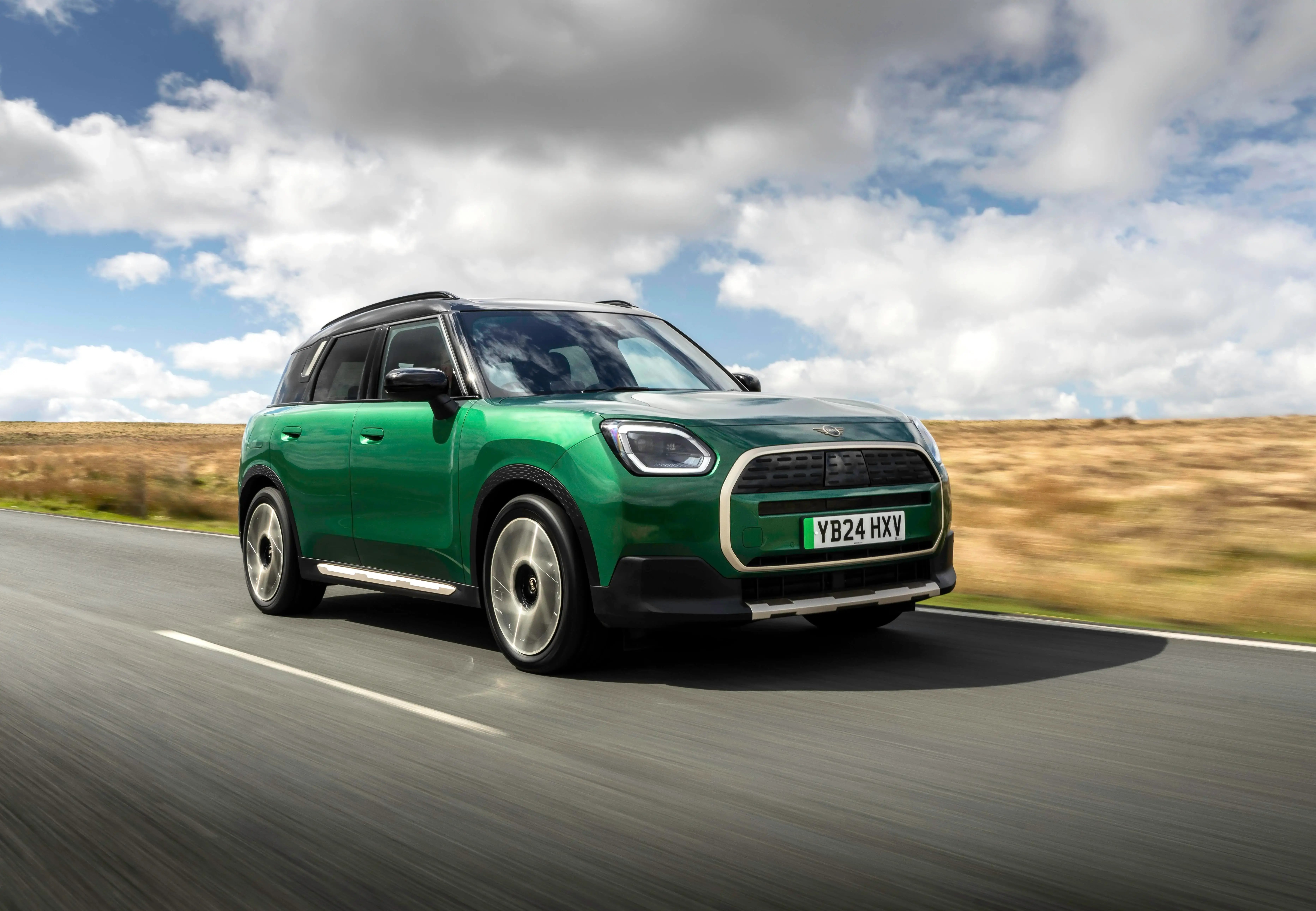 green-Mini-Countryman-dynamic