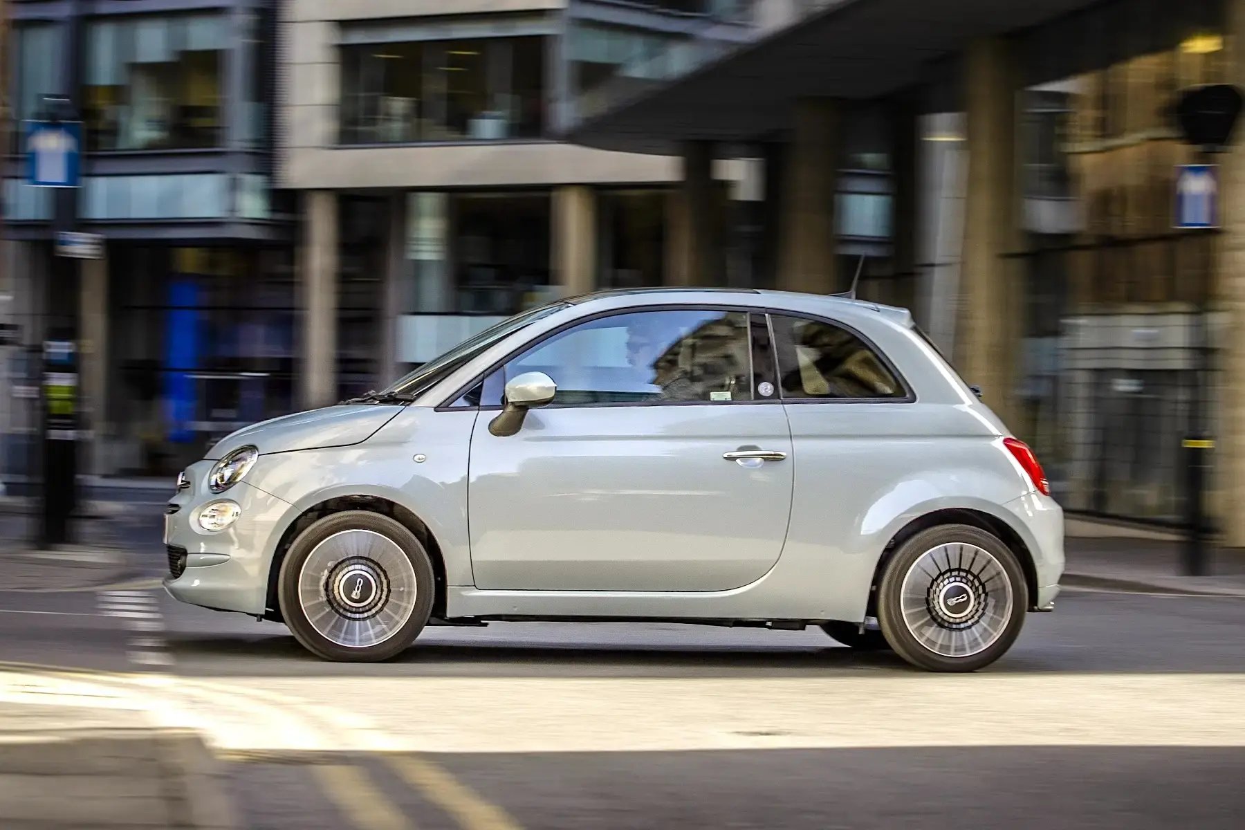grey-Fiat-500-side-dynamic
