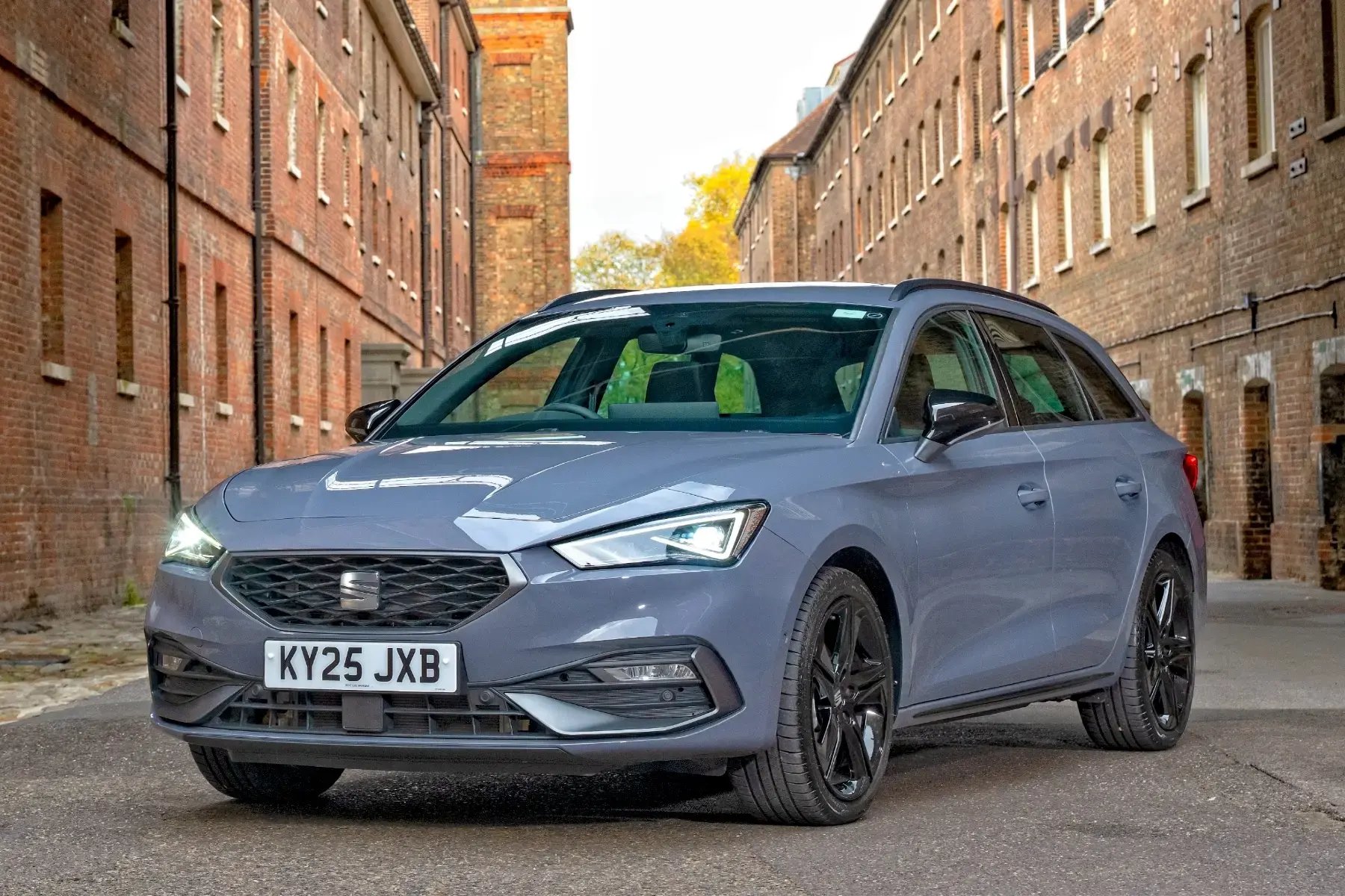 grey-Seat-Leon-parked-front
