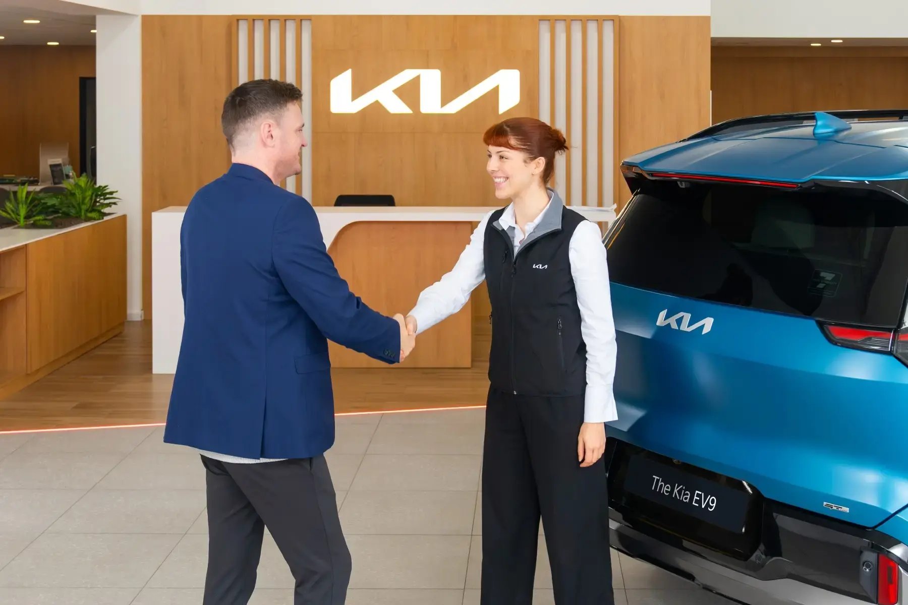 man-visits-Kia-showroom
