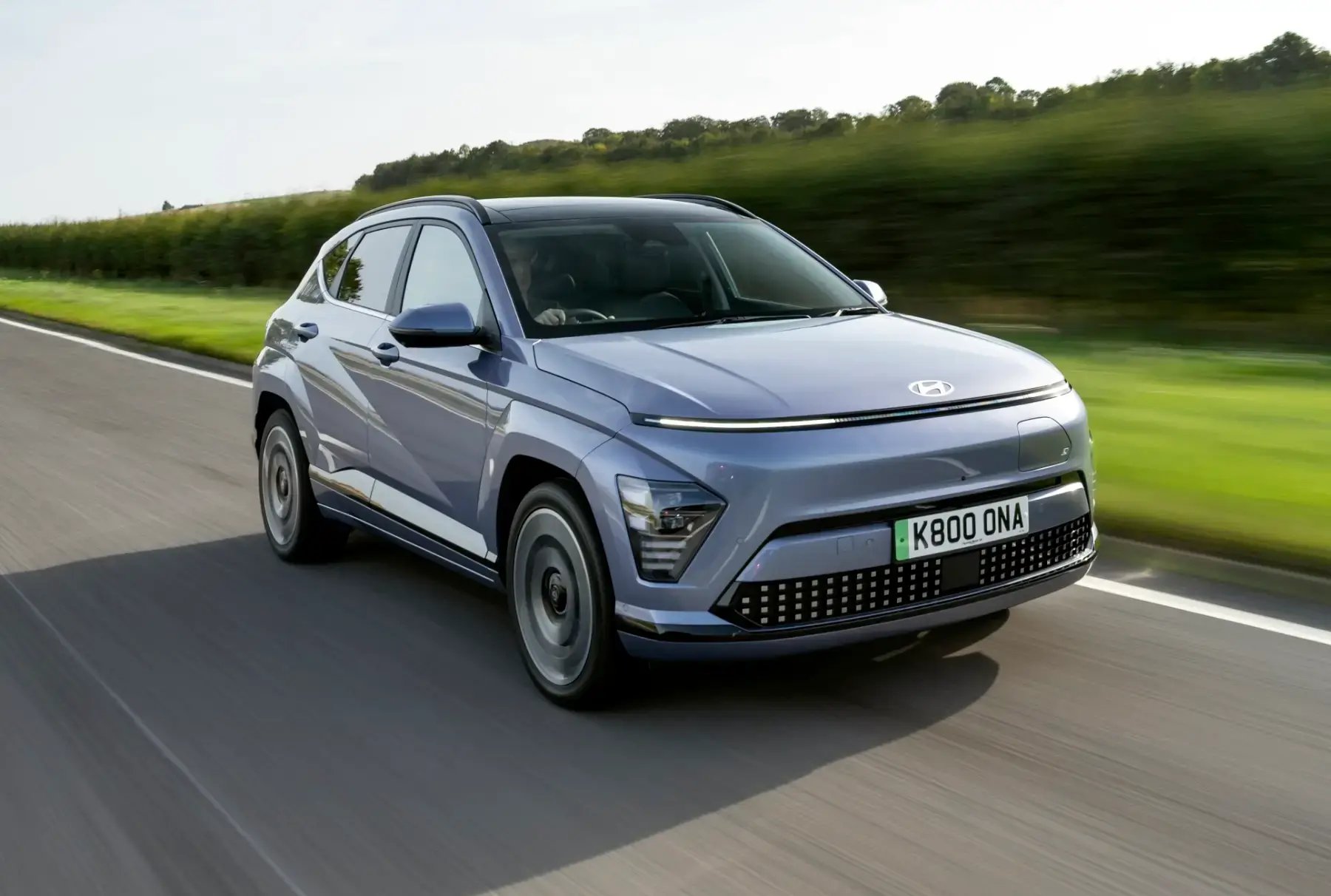 metallic-lavender-Hyundai-Kona-dynamic