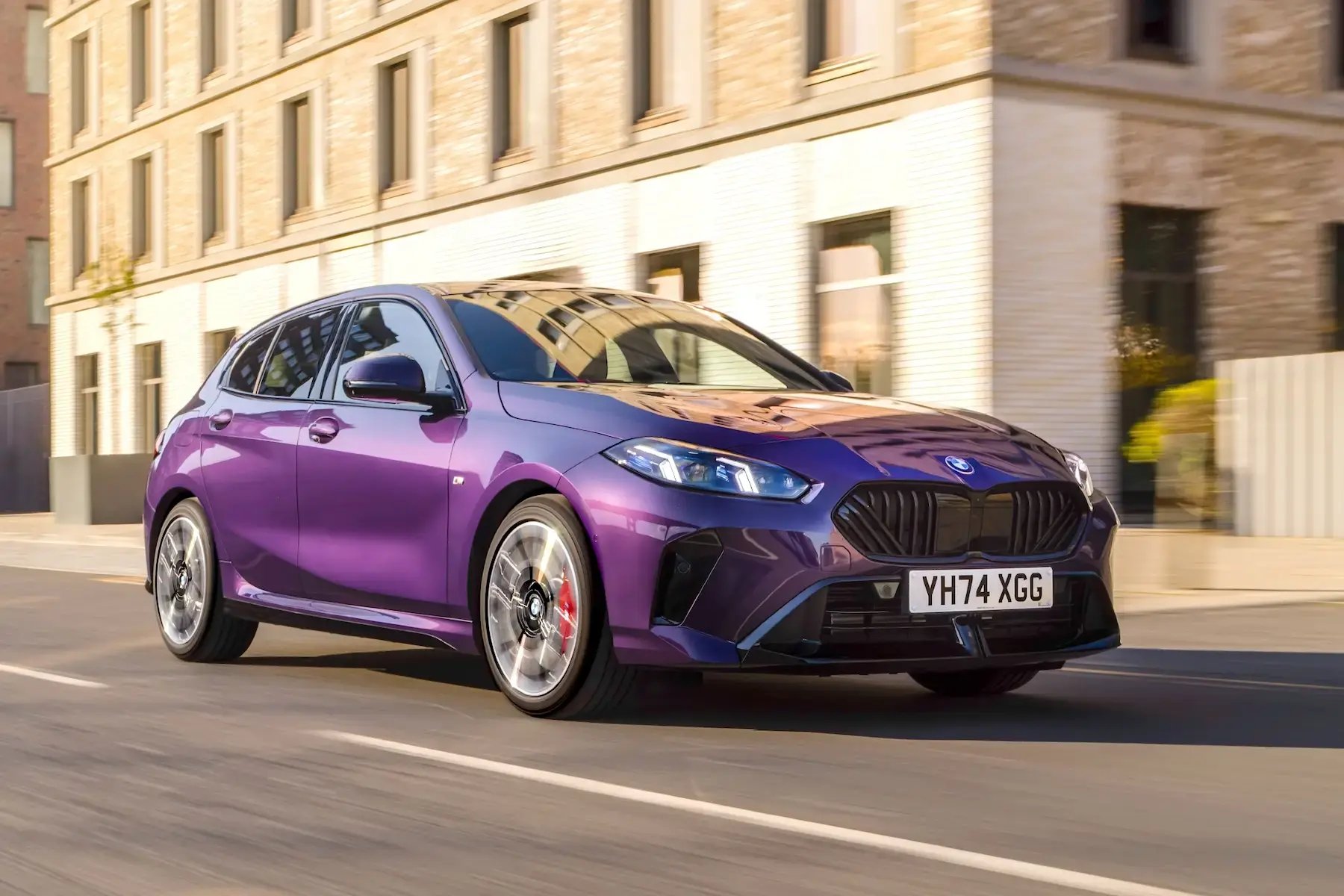 purple-BMW-1-Series-dynamic