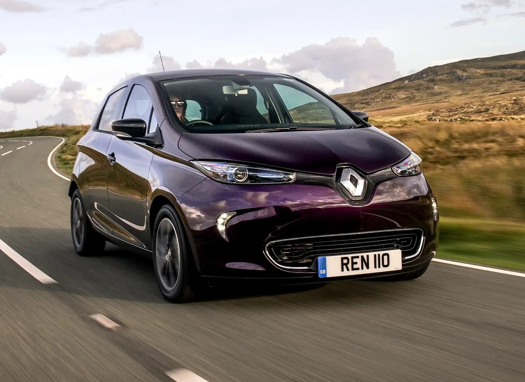 purple-Renault-Zoe-dynamic-country-road
