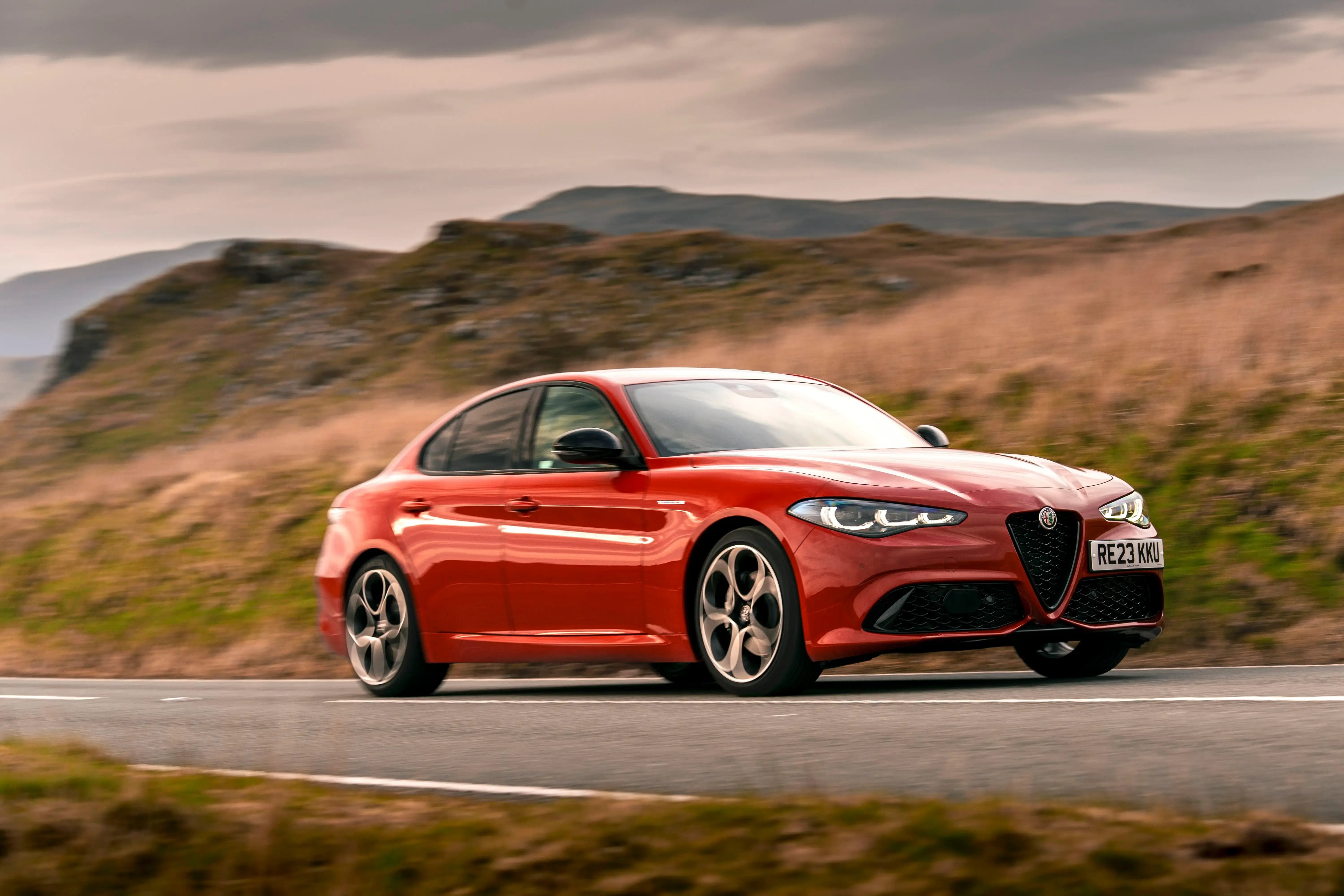 red-Alfa-Romeo-Giulia-dynamic