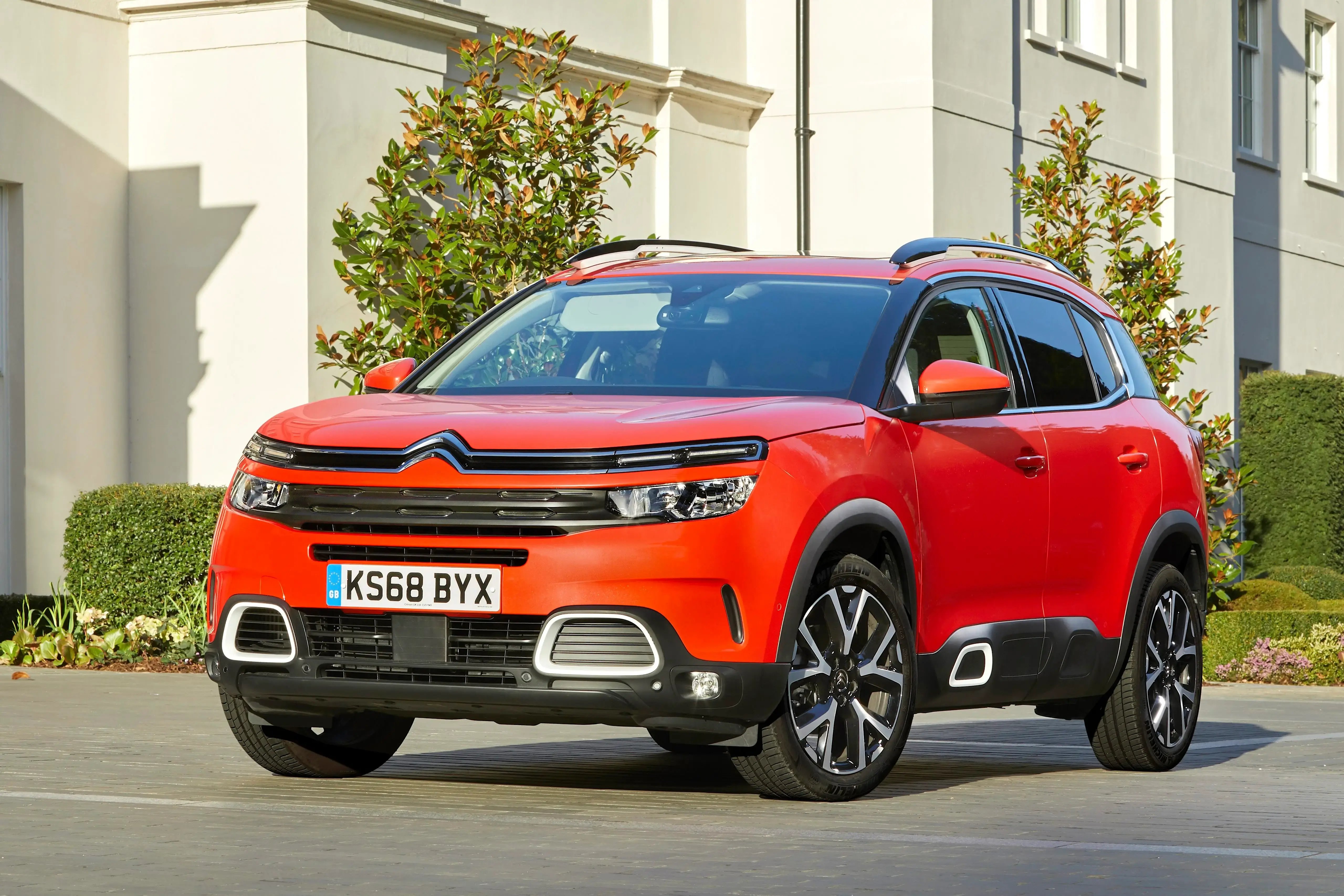 red-Citroen-C5-Aircross-parked
