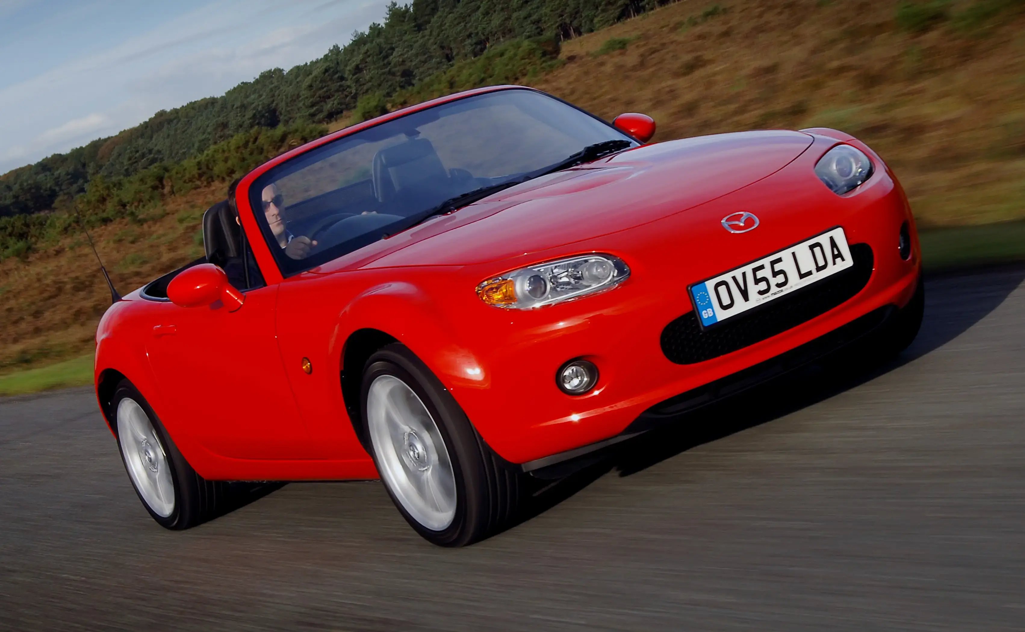 red-Mazda-MX-5-dynamic-front