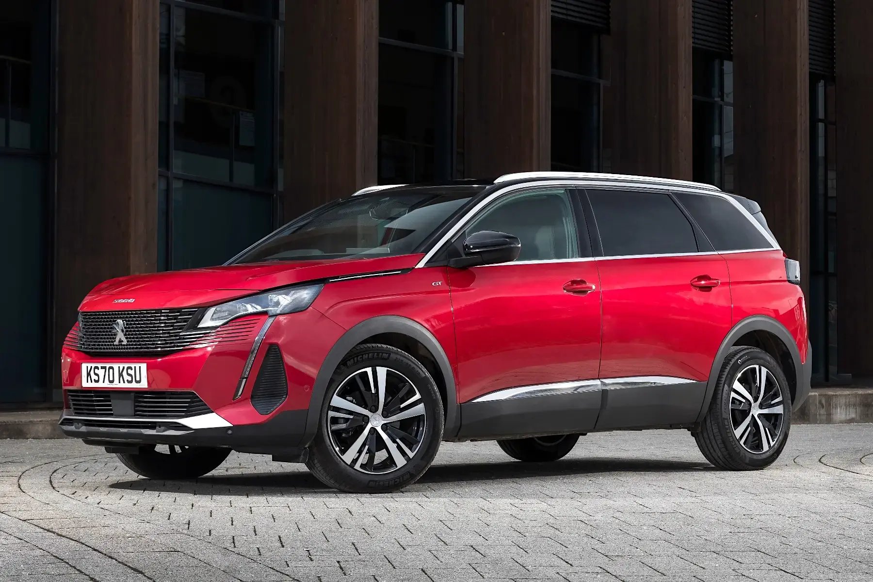 red-Peugeot-5008-side