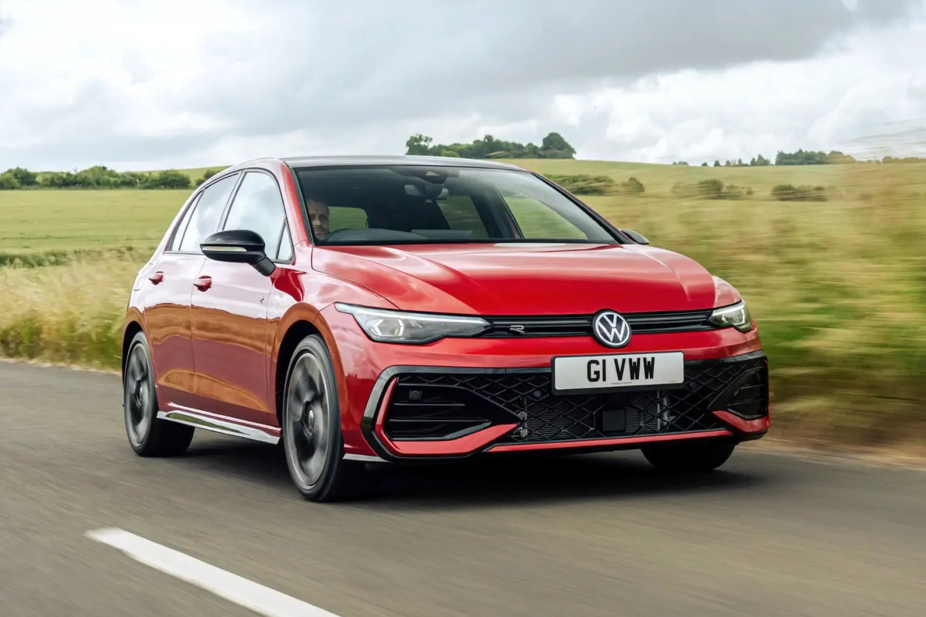 red-Volkswagen-Golf-dynamic