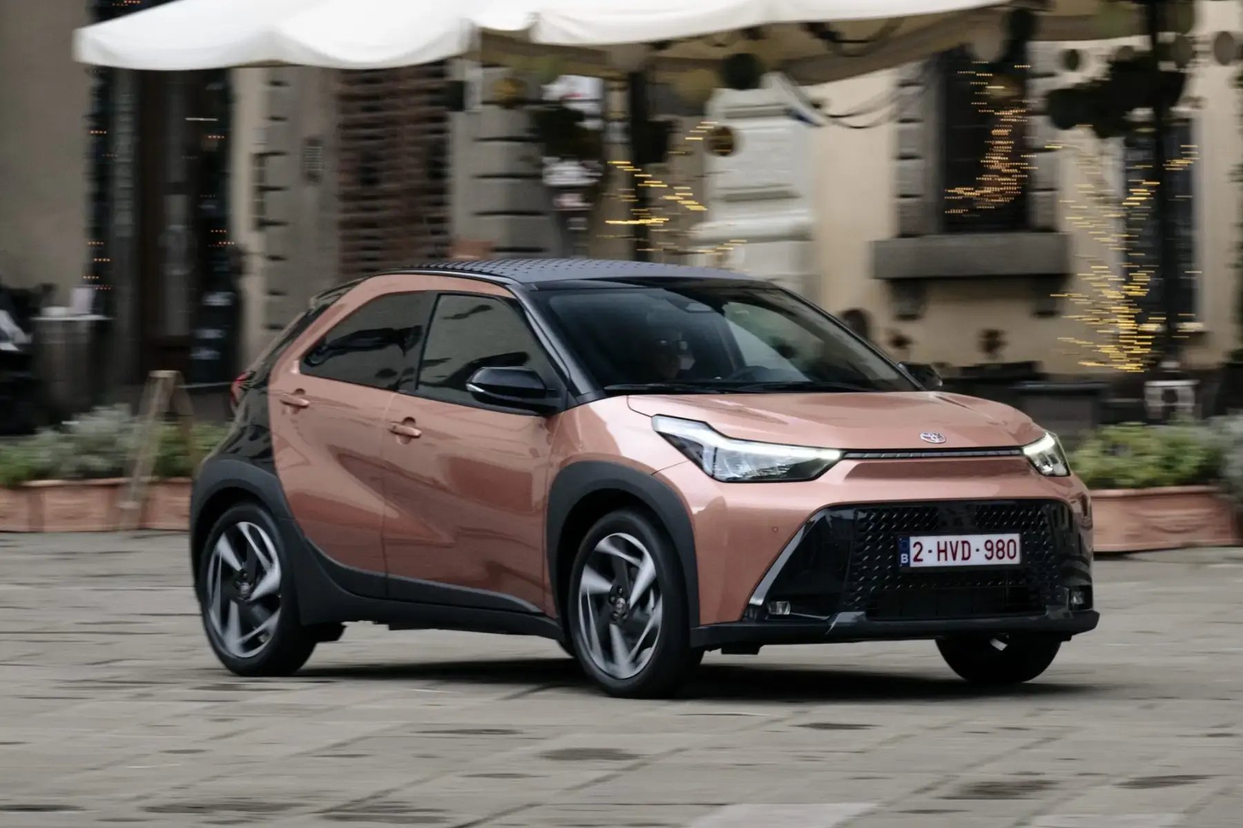 red-black-toyota-aygo-dynamic
