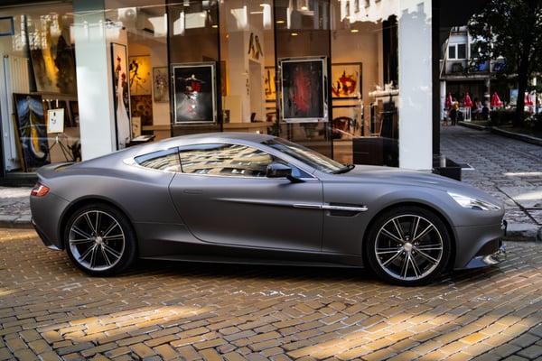 Aston Martin V12 Vanquish