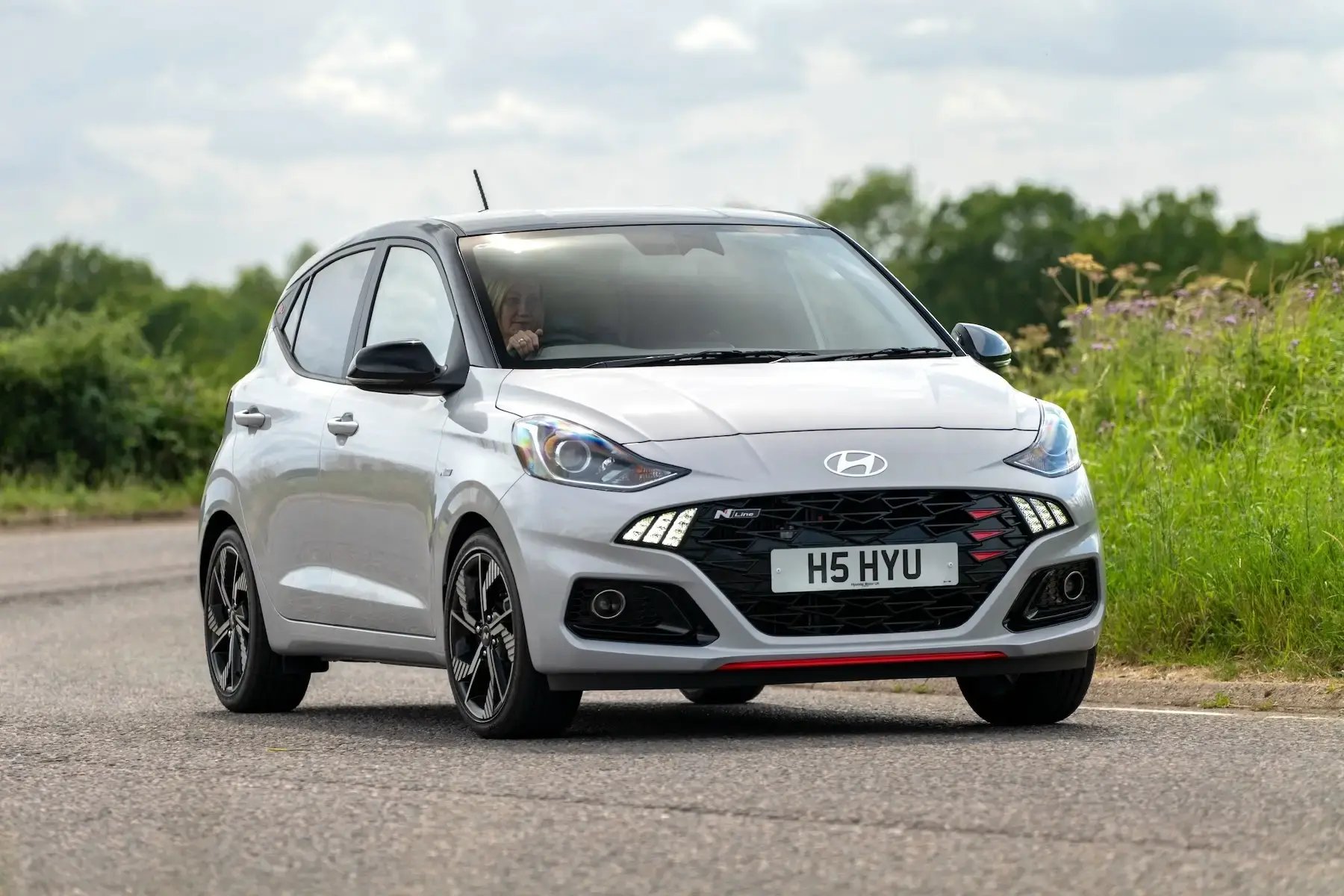 silver-Hyundai-i10-dynamic