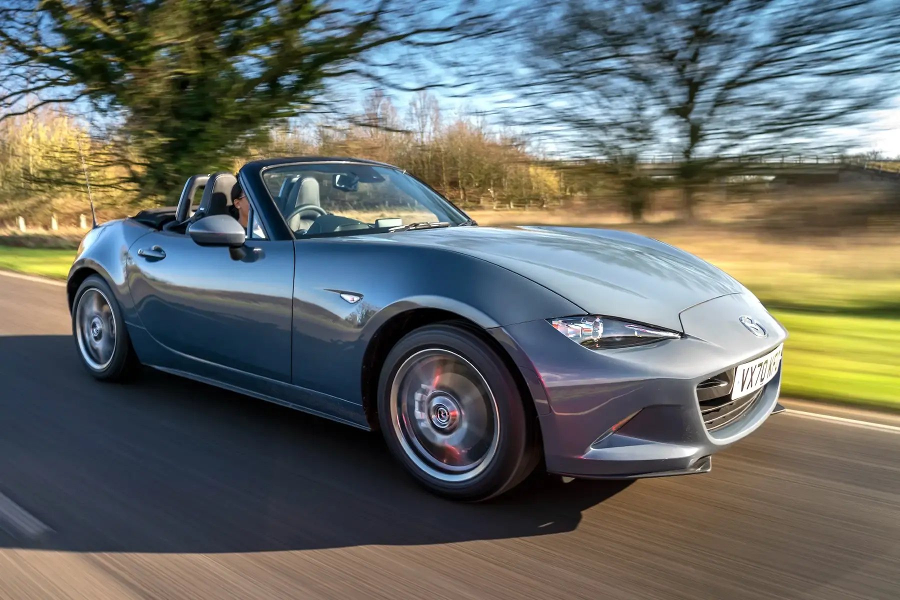 silver-Mazda-MX-5-dynamic