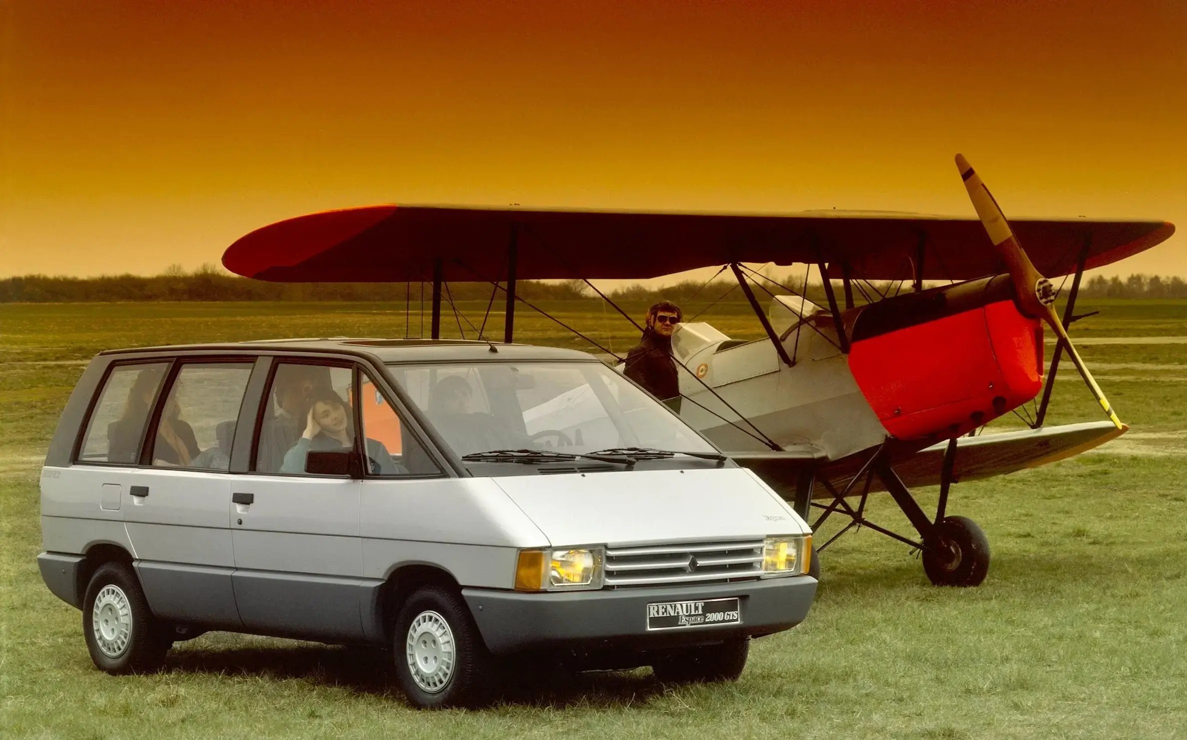 silver-Renault-Espace-1984-side-by-side-aeroplane